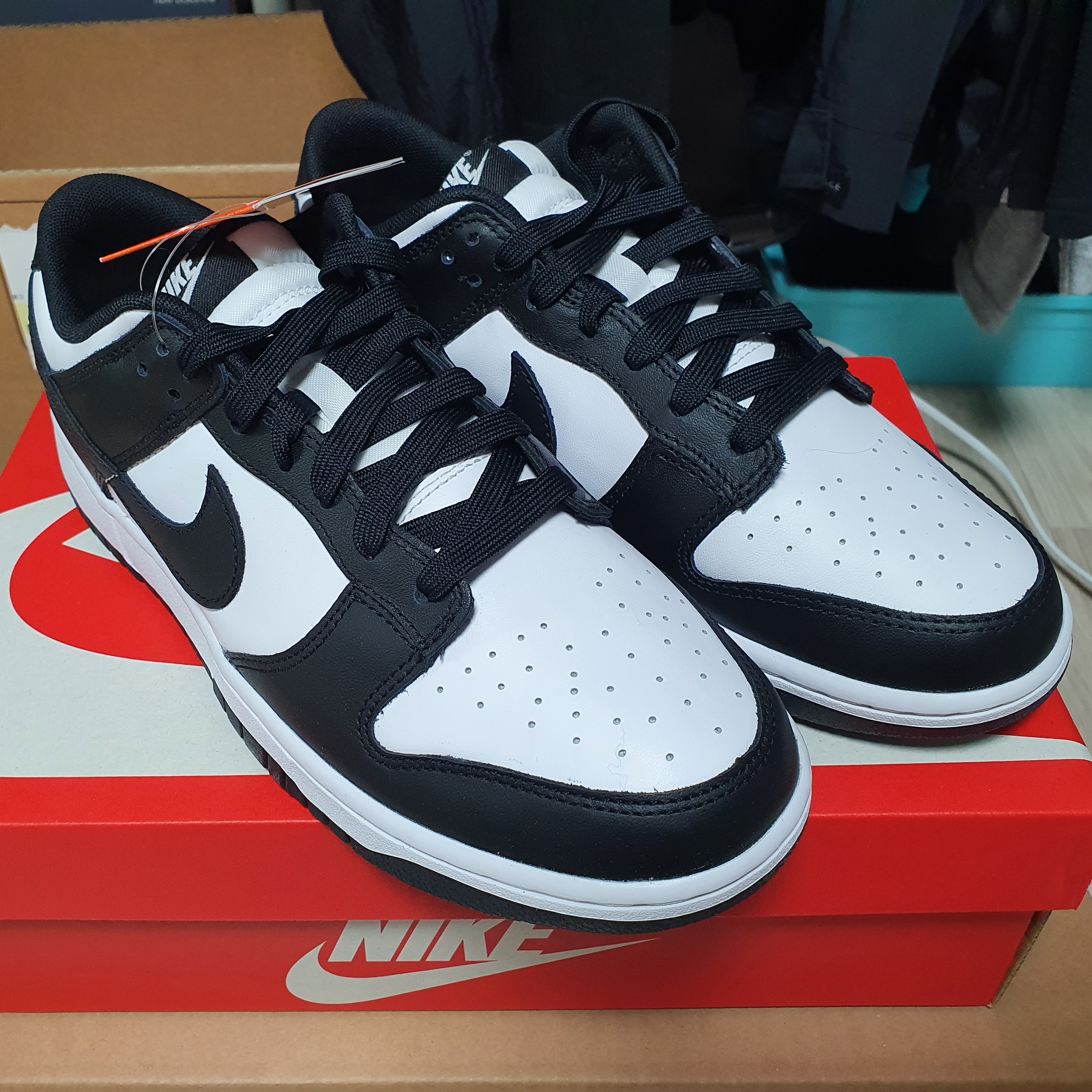 Nike Dunk Low Retro Black 착용 스타일 - 2