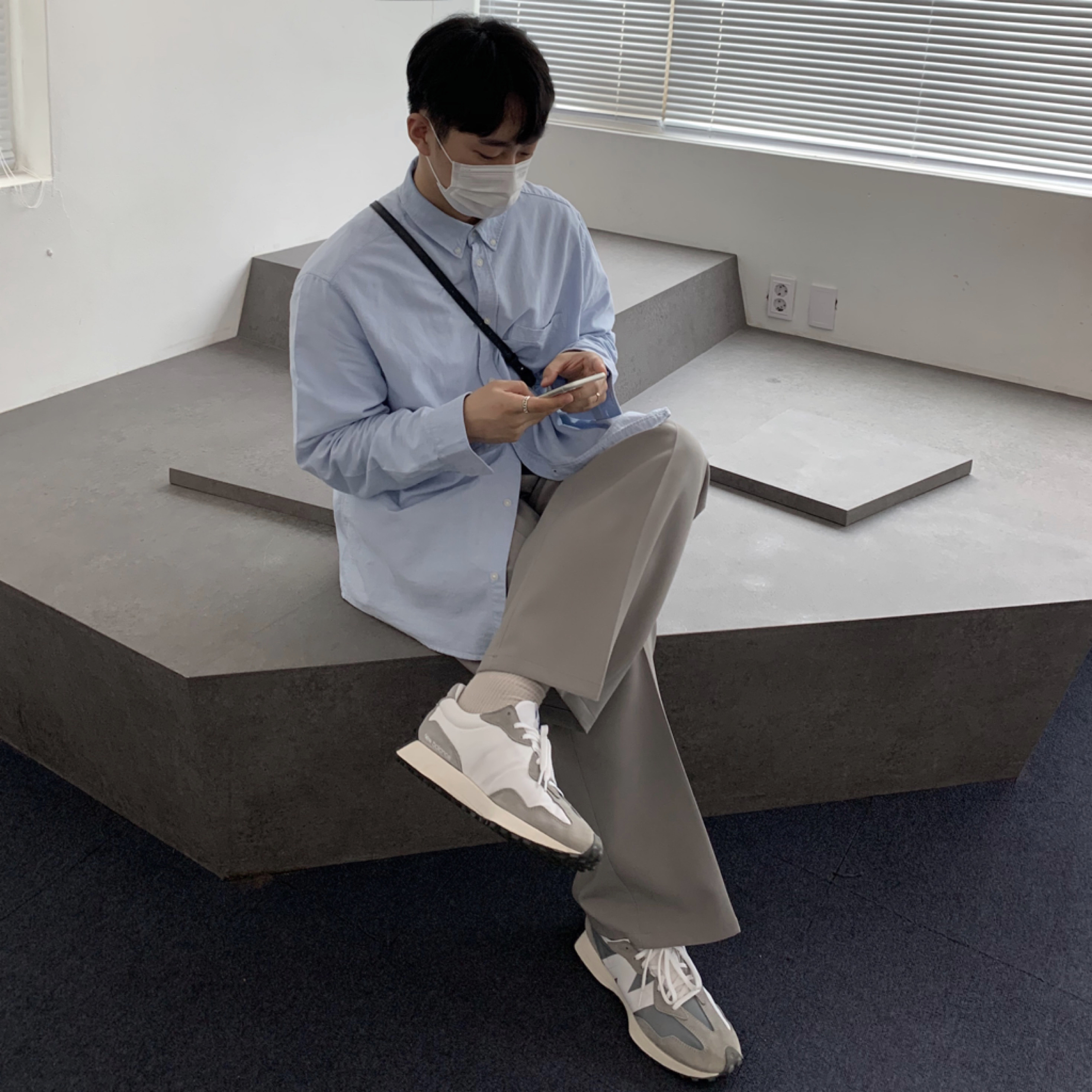 New Balance 327 Grey 착용 스타일 - 2