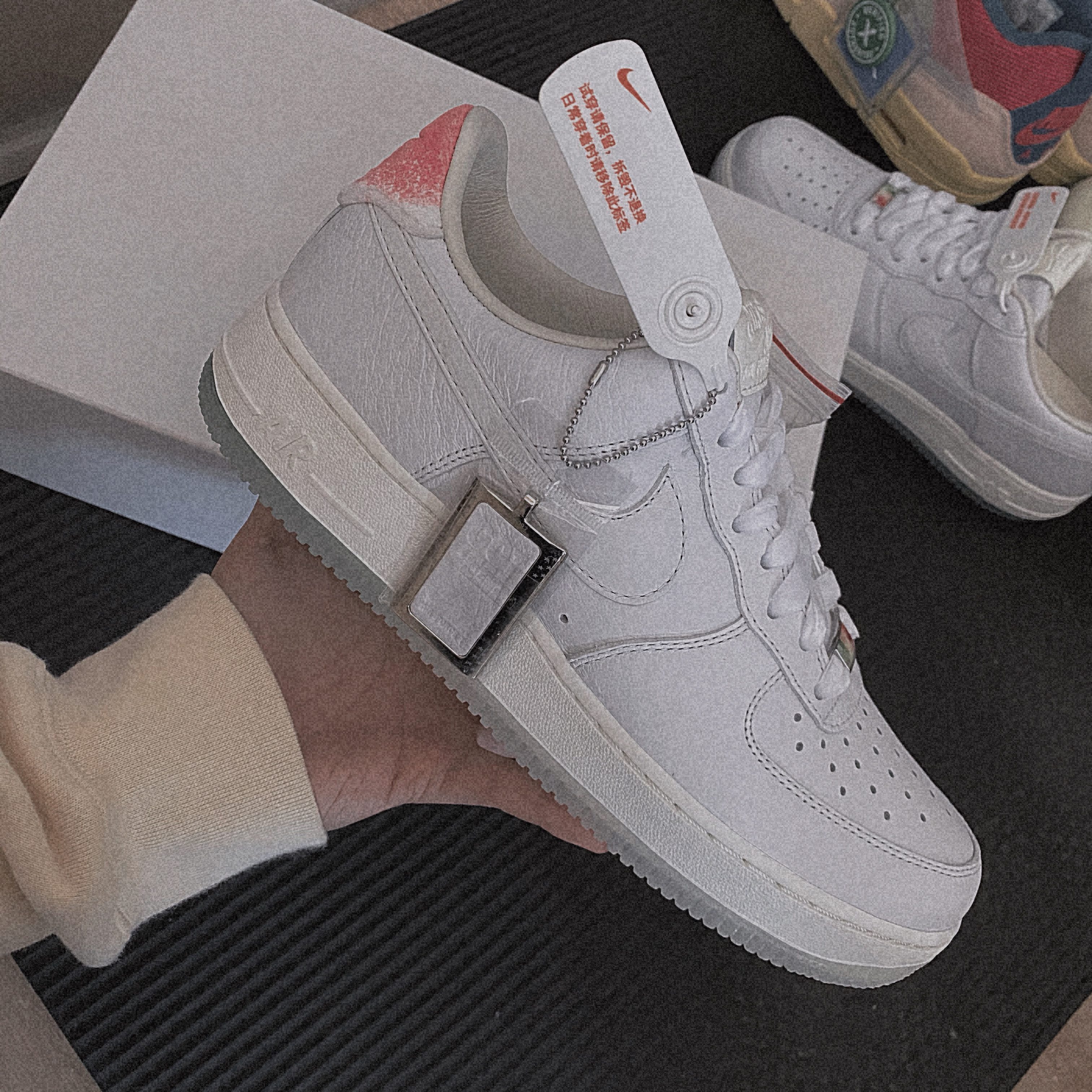 Nike Air Force 1 '07 Low White, Jordan 4 x Union Retro Guava Ice 착용 스타일