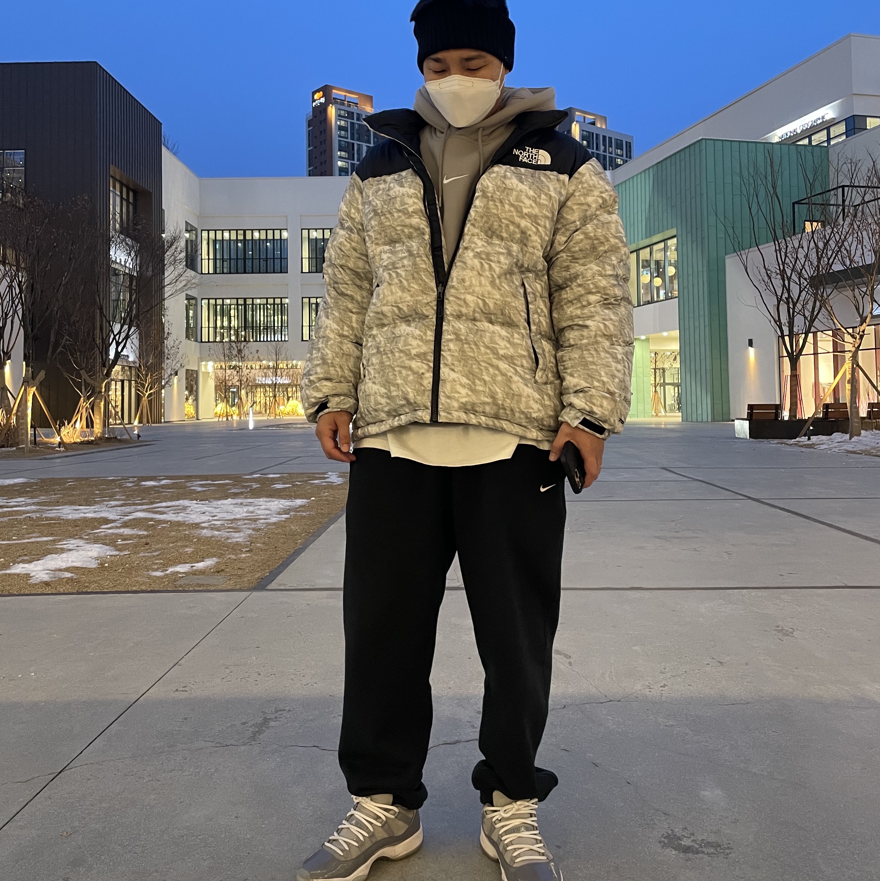 Jordan 11 Retro Low Cool Grey, Supreme x The North Face Paper Print Nuptse Jacket - 19FW 착용 스타일