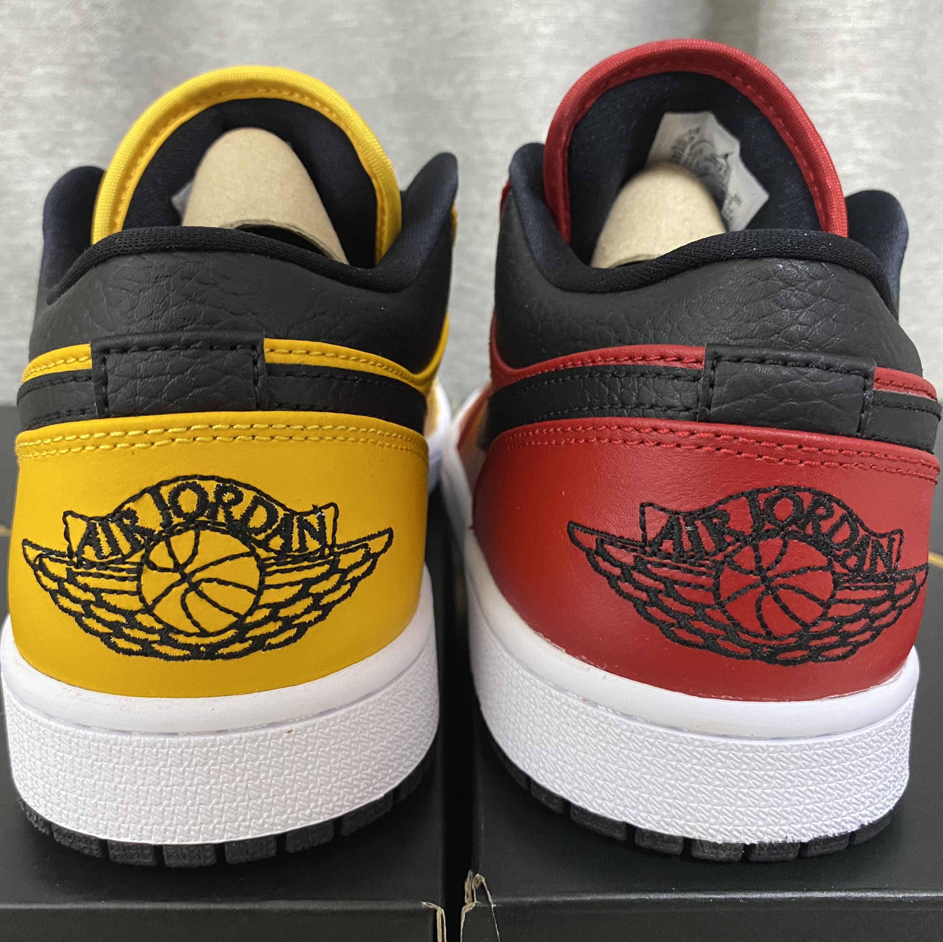 Jordan 1 Low University Gold Black, Jordan 1 Low Gym Red Black 착용 스타일 - 2