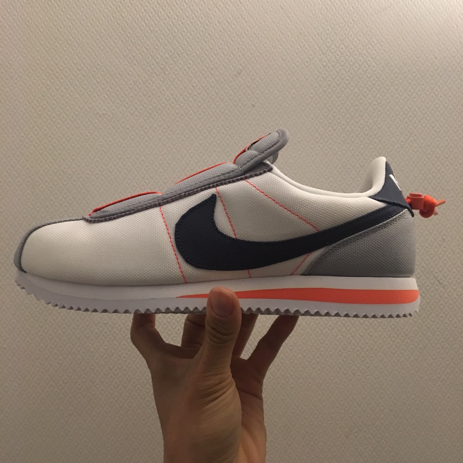 Nike x Kendrick Lamar Cortez Basic Slip White 착용 스타일 - 2