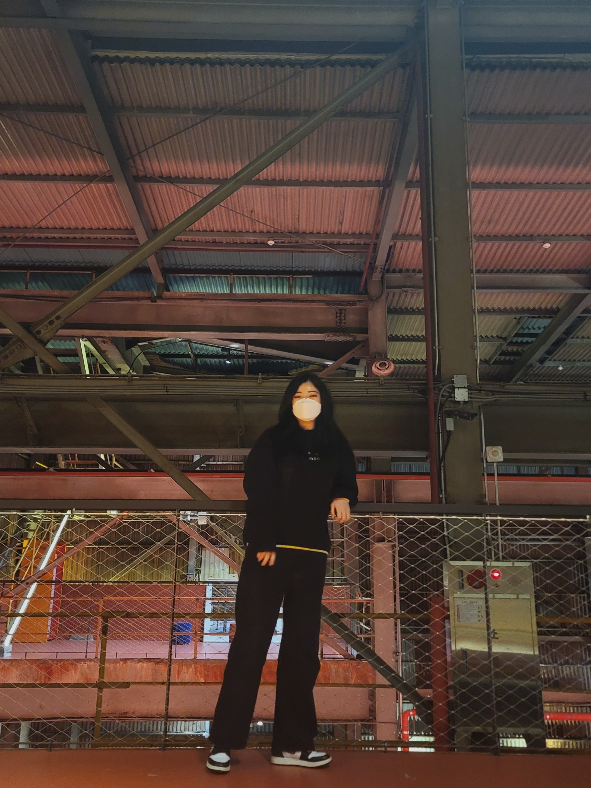 IAB Studio x Asics Fleece Shirt Black, Jordan 1 Retro High OG Gym Red 착용 스타일 - 1