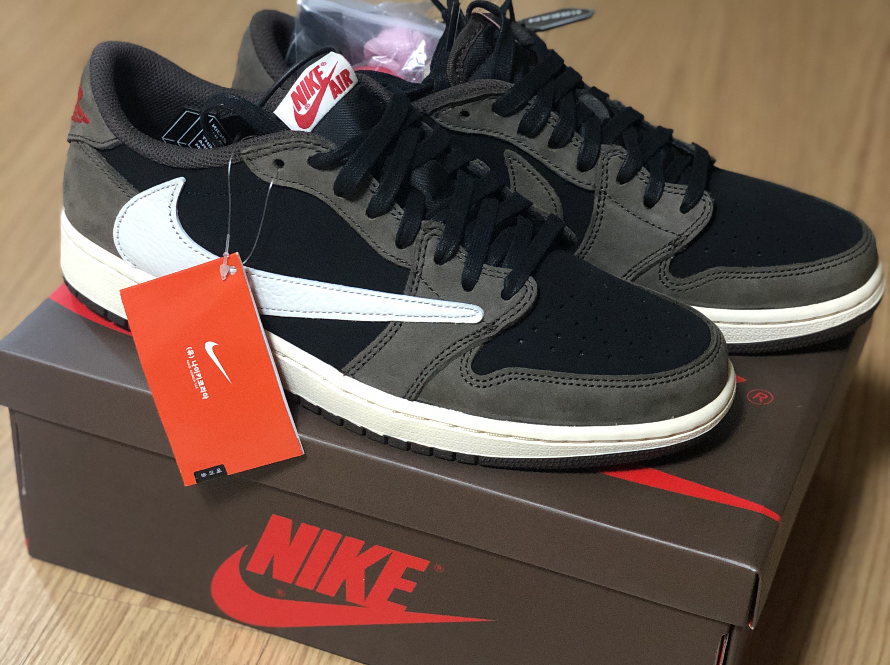 Jordan 1 x Travis Scott Retro Low OG SP Mocha 착용 스타일