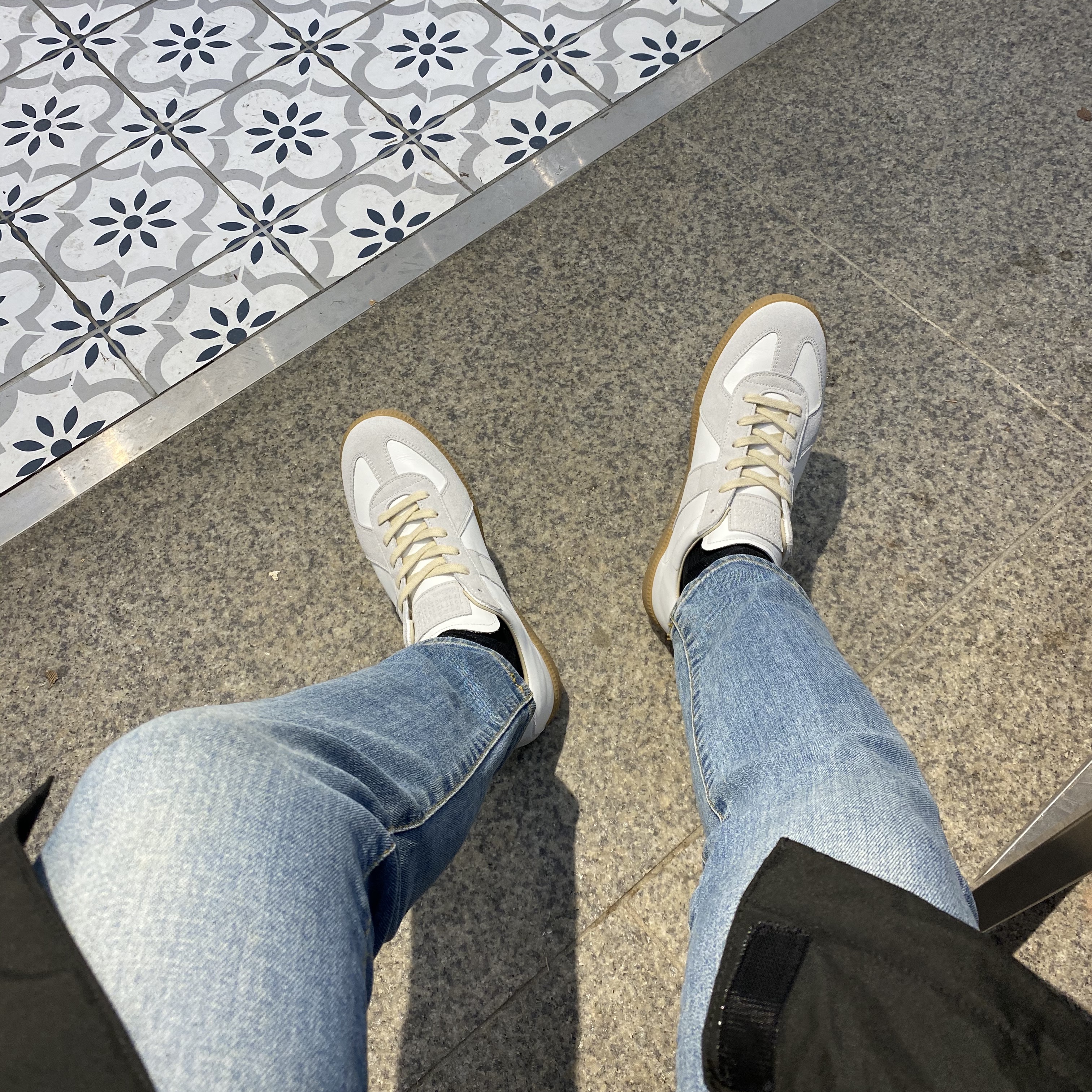 Maison Margiela Calfskin Replica Sneakers 착용 스타일