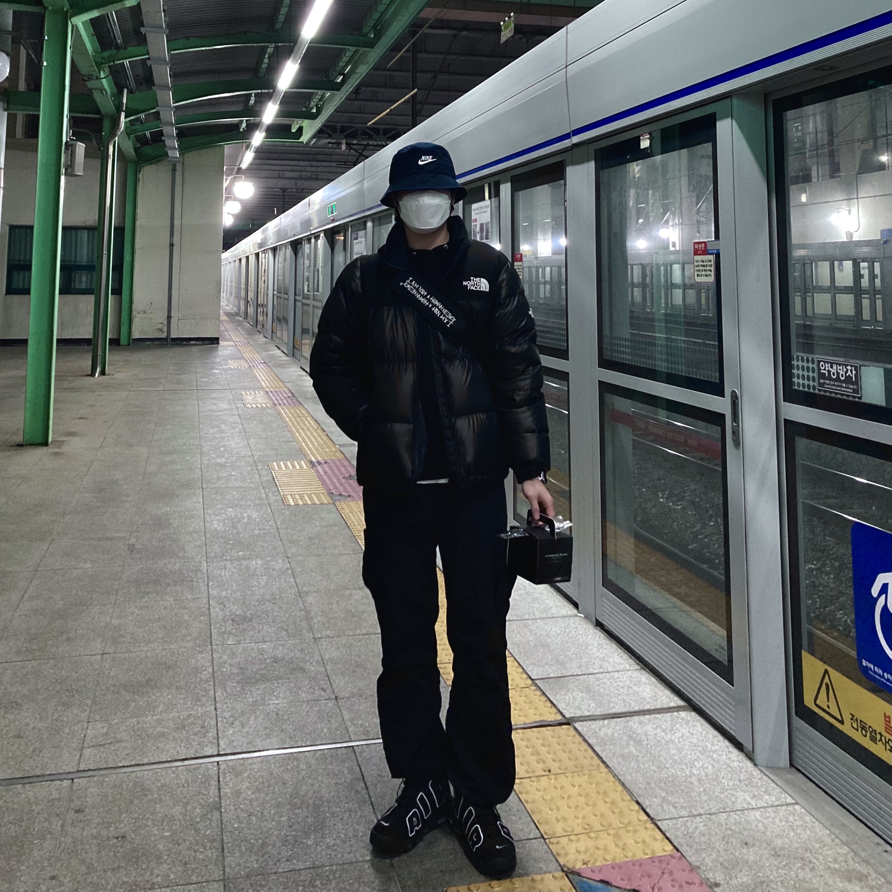 Nike Air More Uptempo Black White 2020 착용 스타일