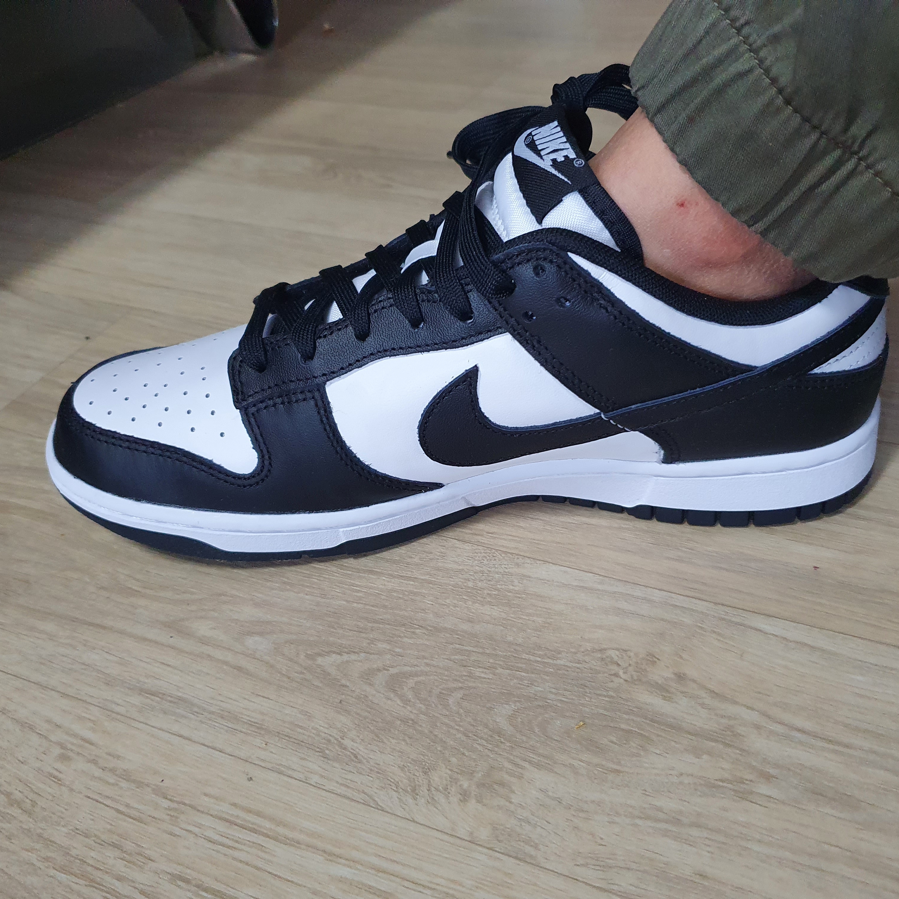 Nike Dunk Low Retro Black 착용 스타일 - 2