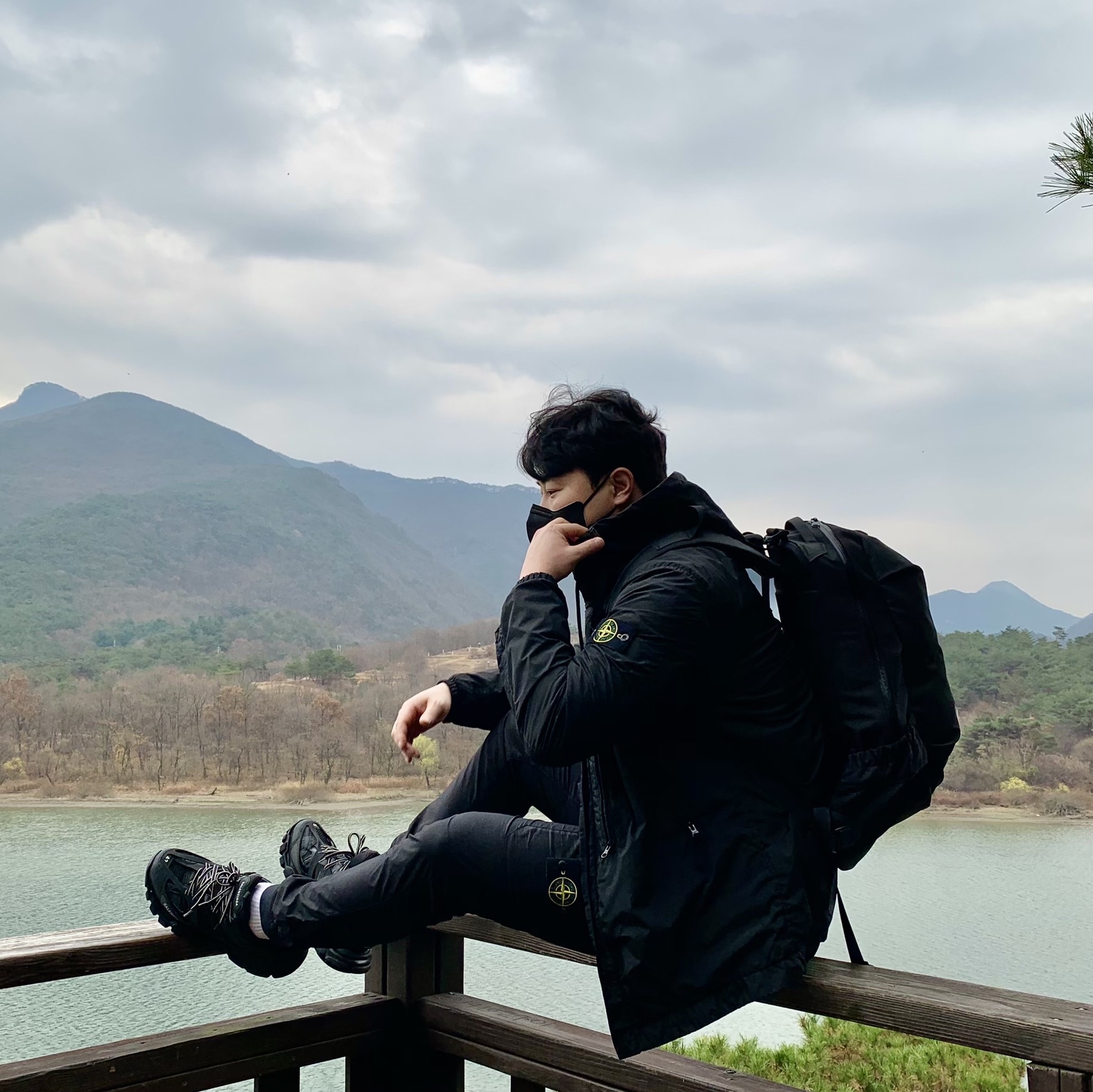 Balenciaga Track Sneakers Triple Black 착용 스타일