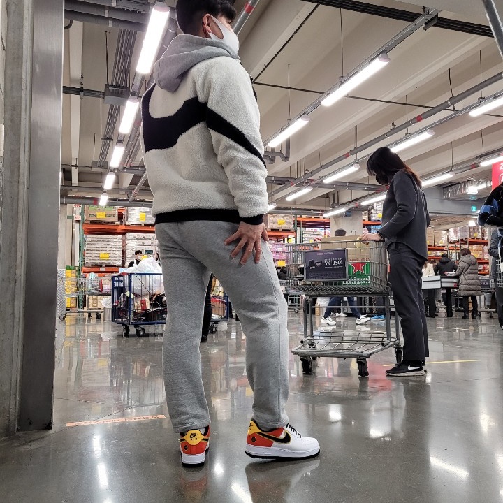 Nike Air Force 1 '07 LV8 Rayguns, Nike Big Swoosh Full Zip Jacket White Navy 착용 스타일