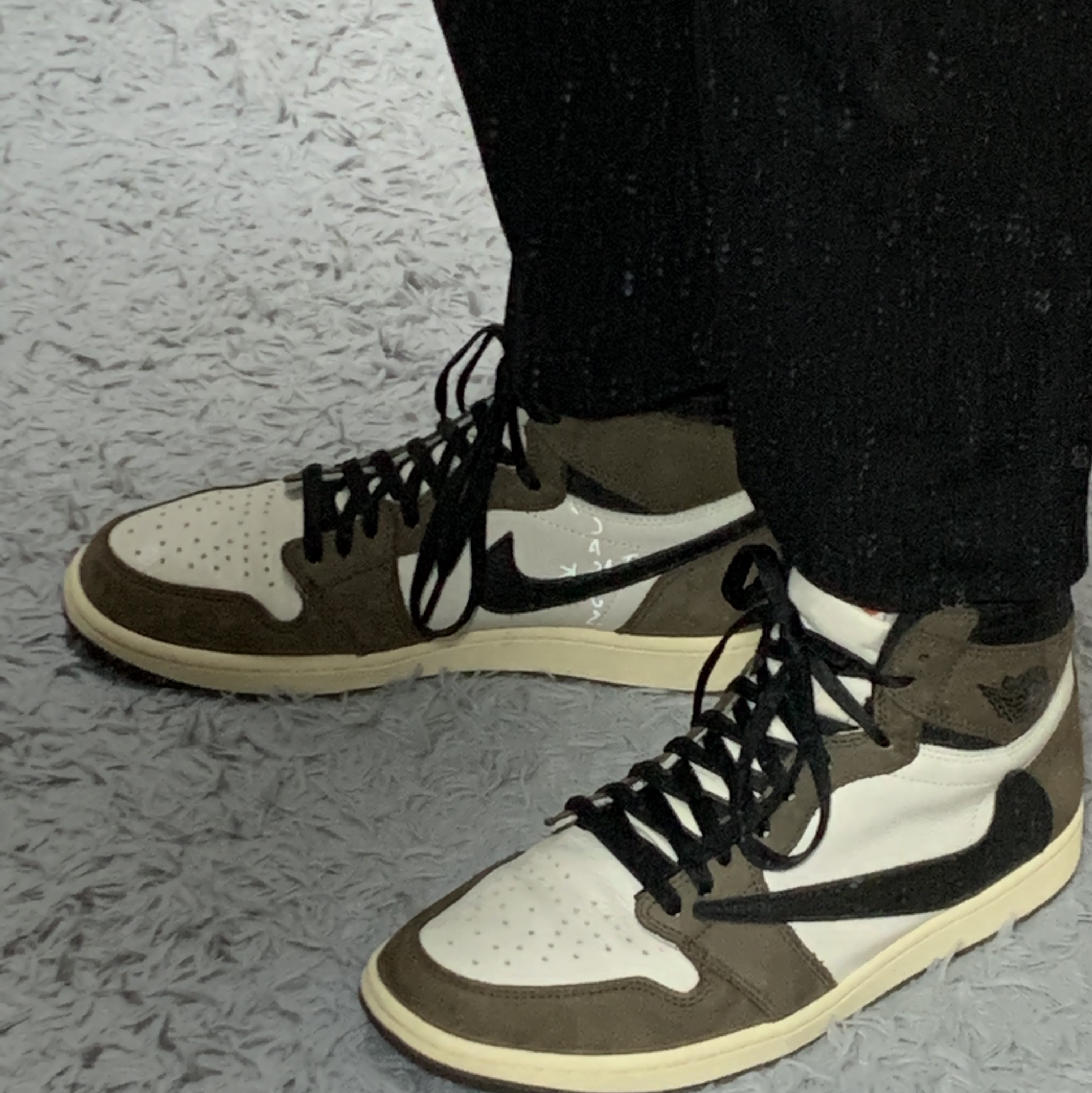 Jordan 1 x Travis Scott Retro High OG SP Mocha 착용 스타일