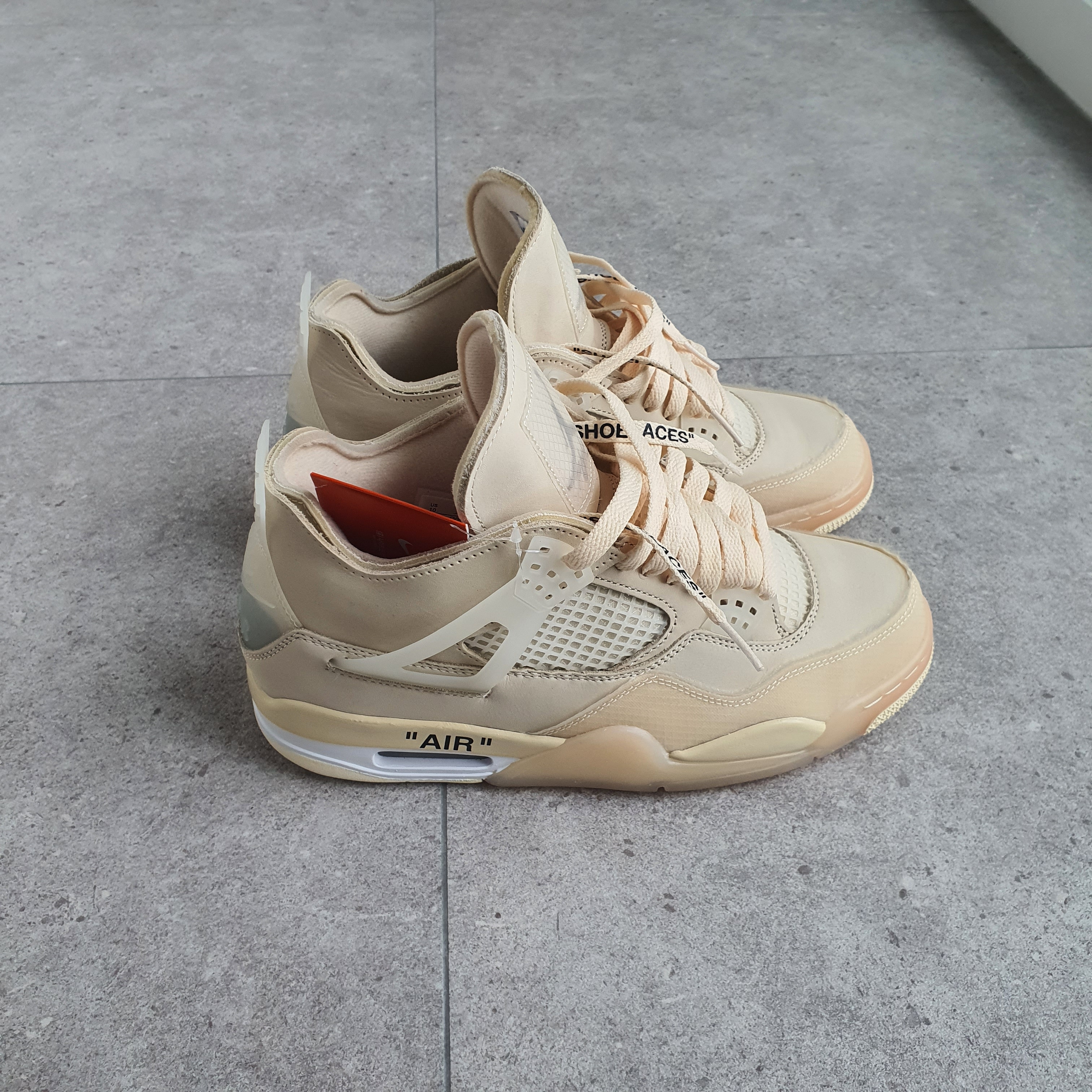 (W) Jordan 4 x Off-White Retro SP Sail 착용 스타일