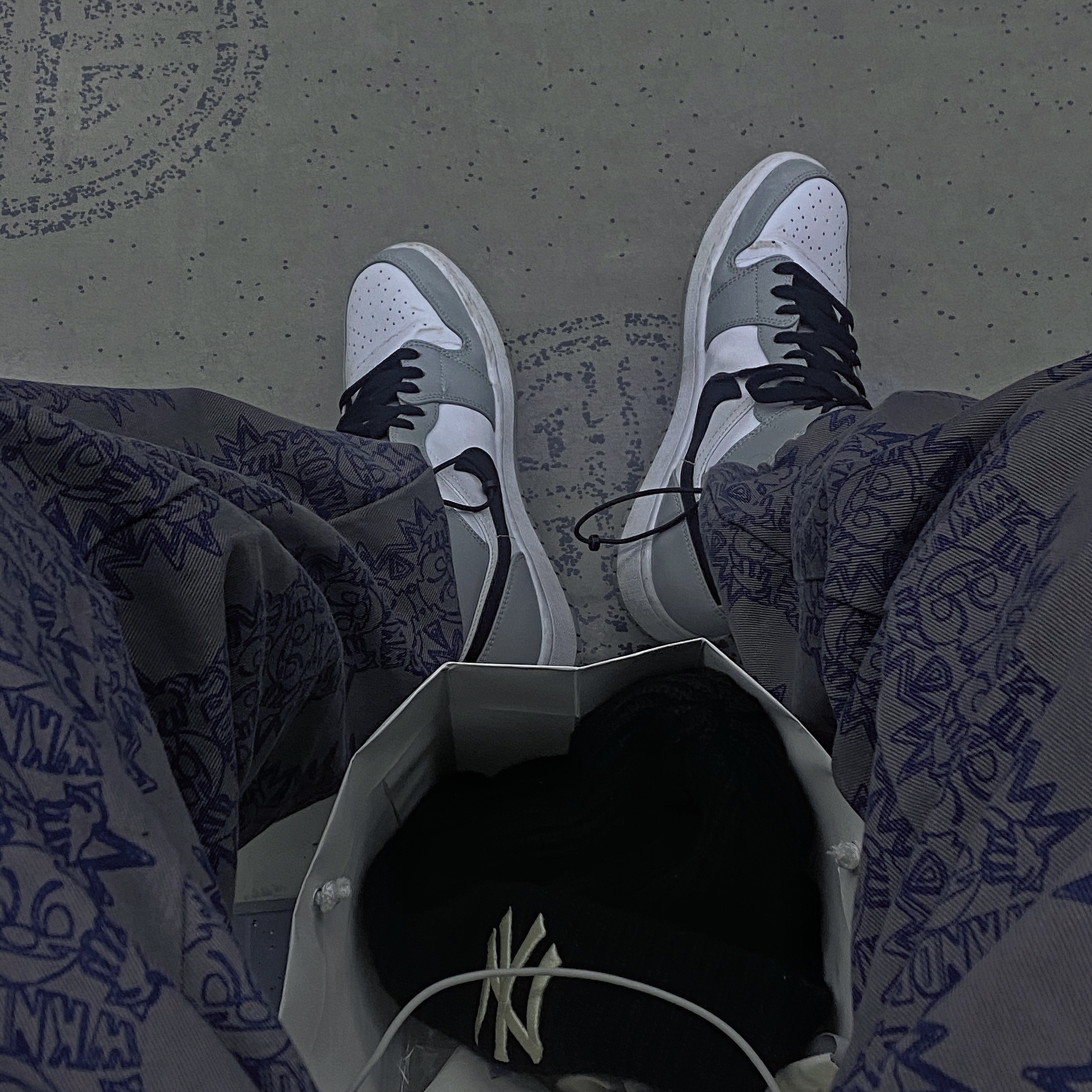 Jordan 1 Mid Light Smoke Grey 착용 스타일