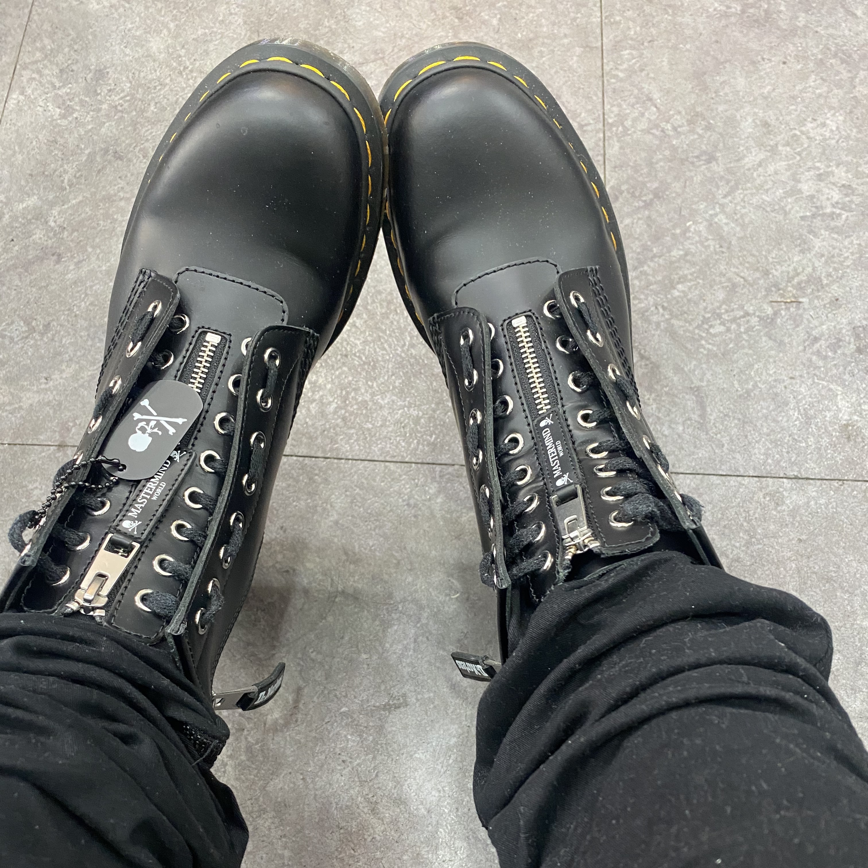 Dr. Martens x Mastermind 1460 Remastered 착용 스타일