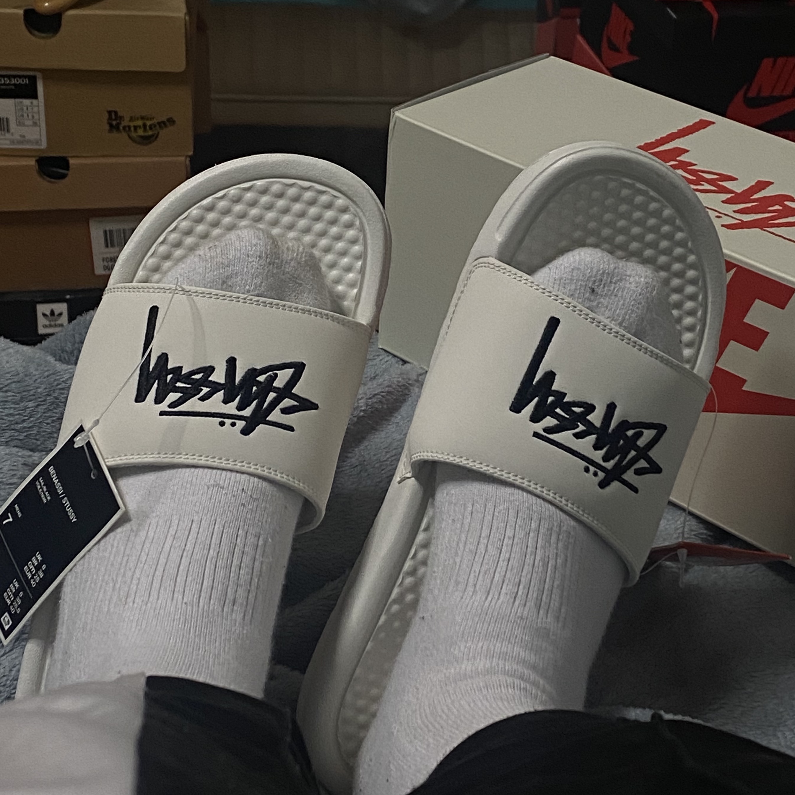 Nike x Stussy Benassi Slide Sail 착용 스타일 - 2