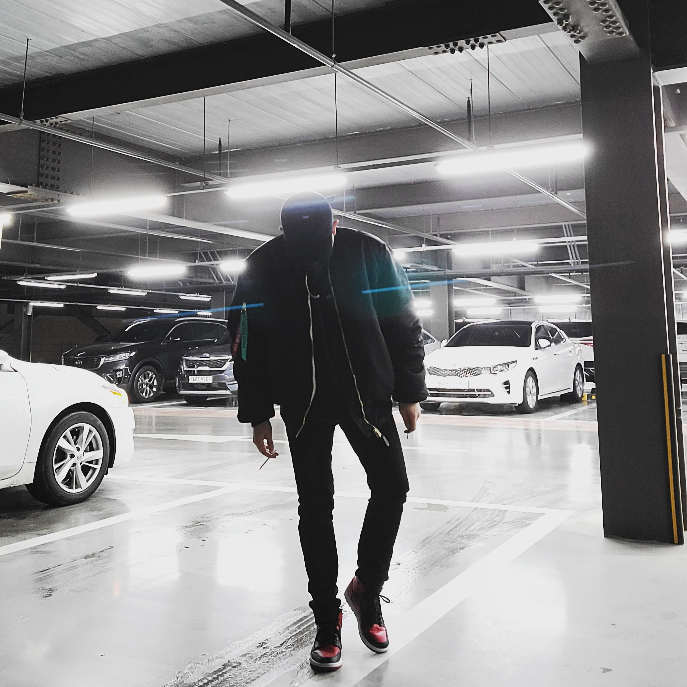 Jordan 1 Mid Bred Banned 2020, Essentials 3D Silicon Applique Crewneck Dark Slate/Black 2020 착용 스타일