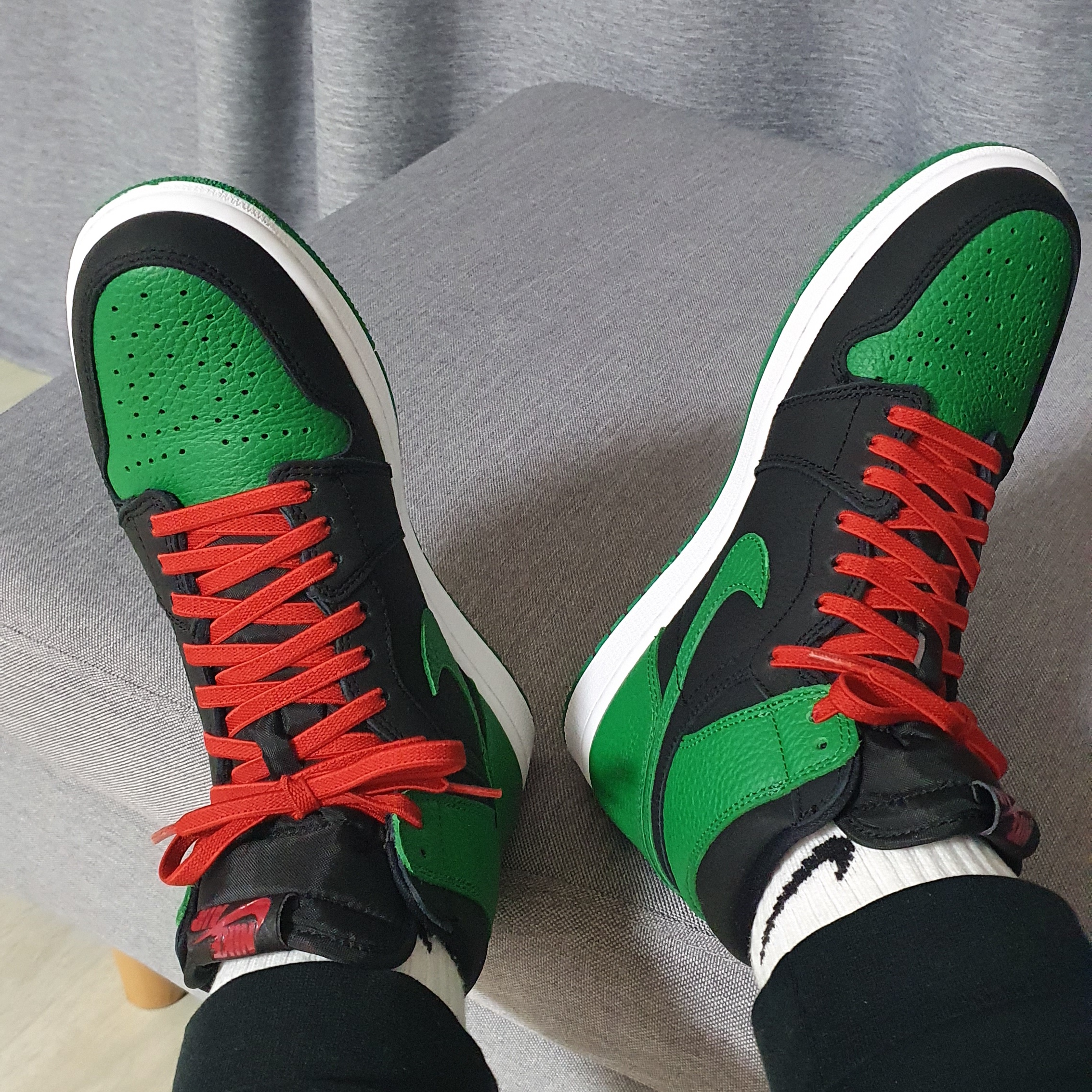 Jordan 1 Retro High OG Pine Green Black 착용 스타일 - 2