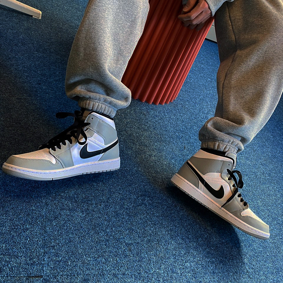 Jordan 1 Mid Light Smoke Grey 착용 스타일