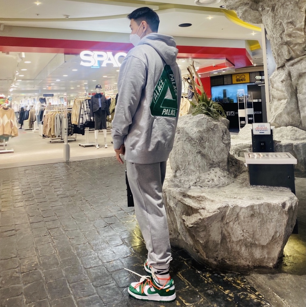 Nike x Off-White Dunk Low Pine Green 착용 스타일