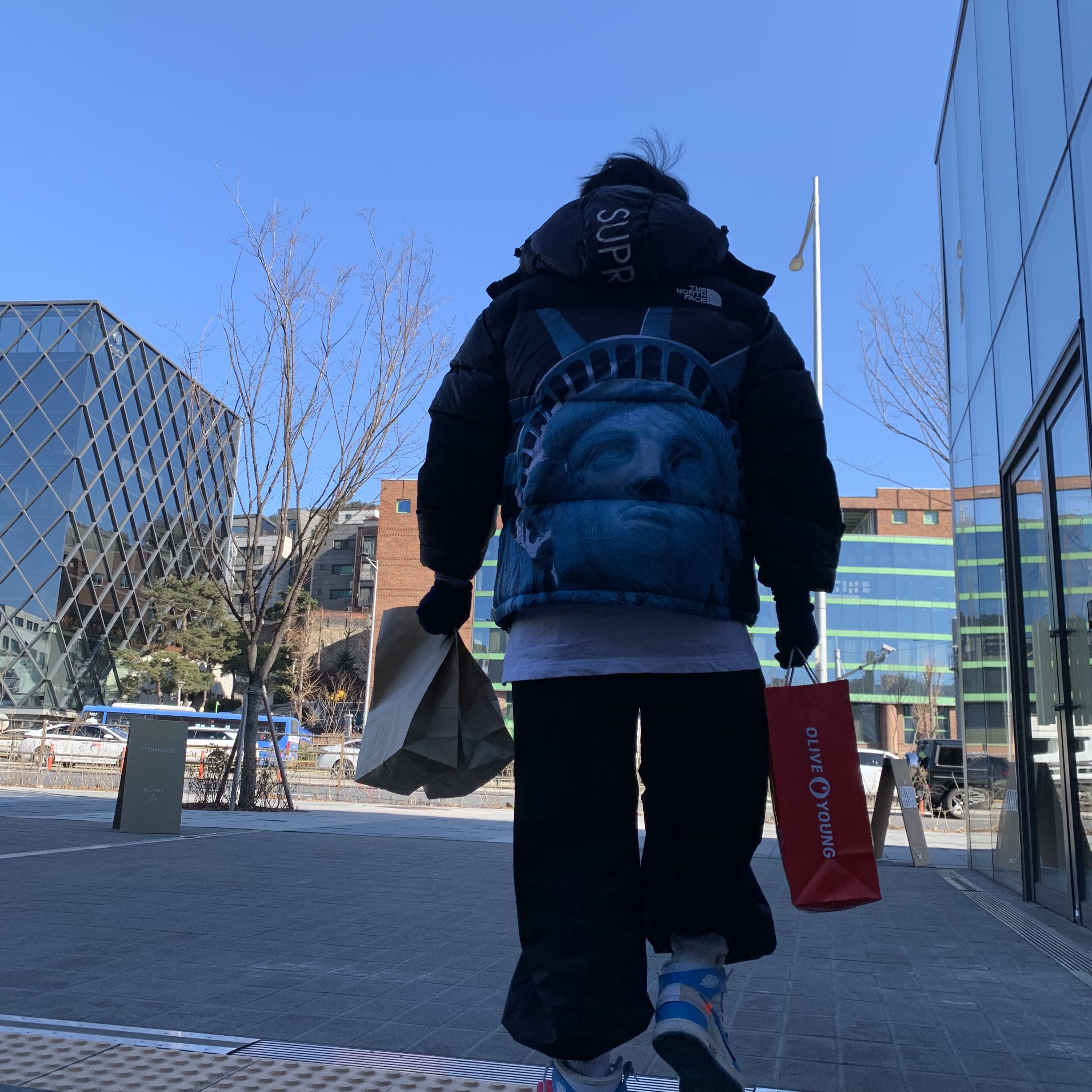 Jordan 1 x Off-White Retro High University Blue 착용 스타일