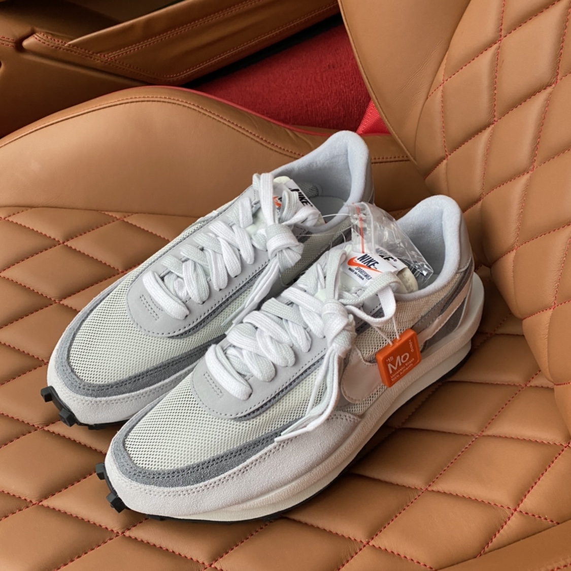Nike x Sacai LDWaffle Summit White 착용 스타일 - 2