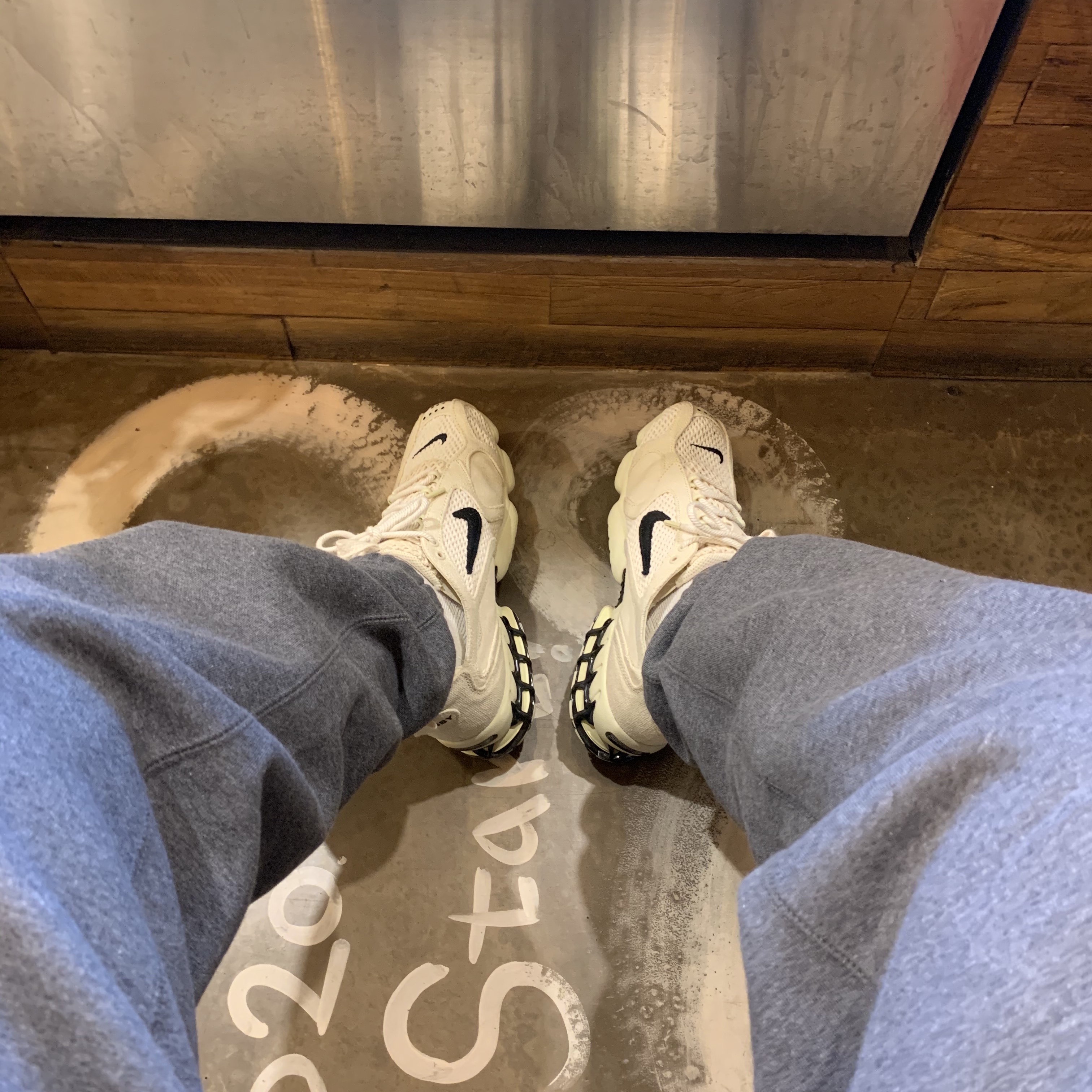 Nike x Stussy Air Zoom Spiridon Cage 2 Fossil 착용 스타일