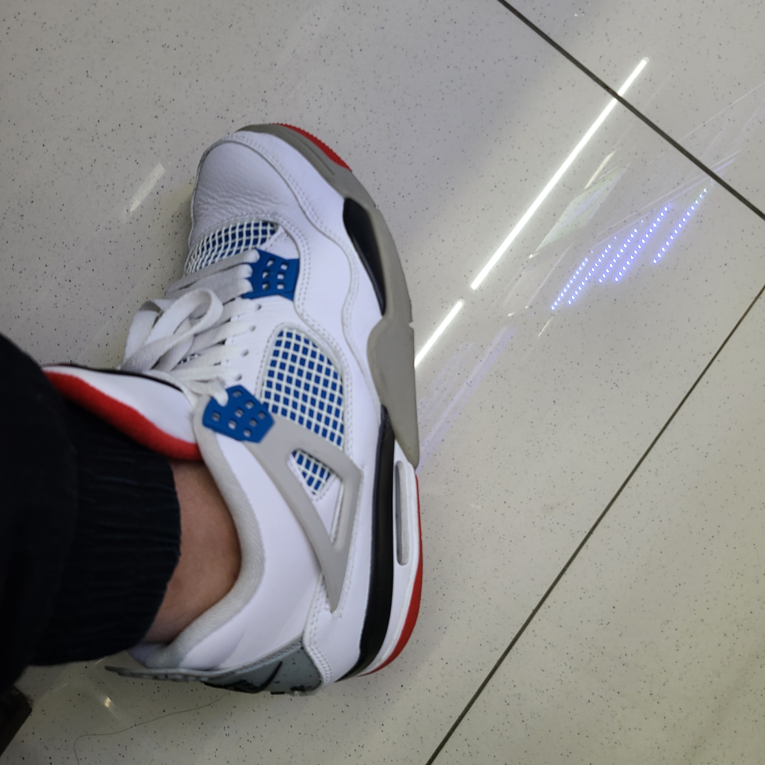 Jordan 4 Retro What The 4 착용 스타일
