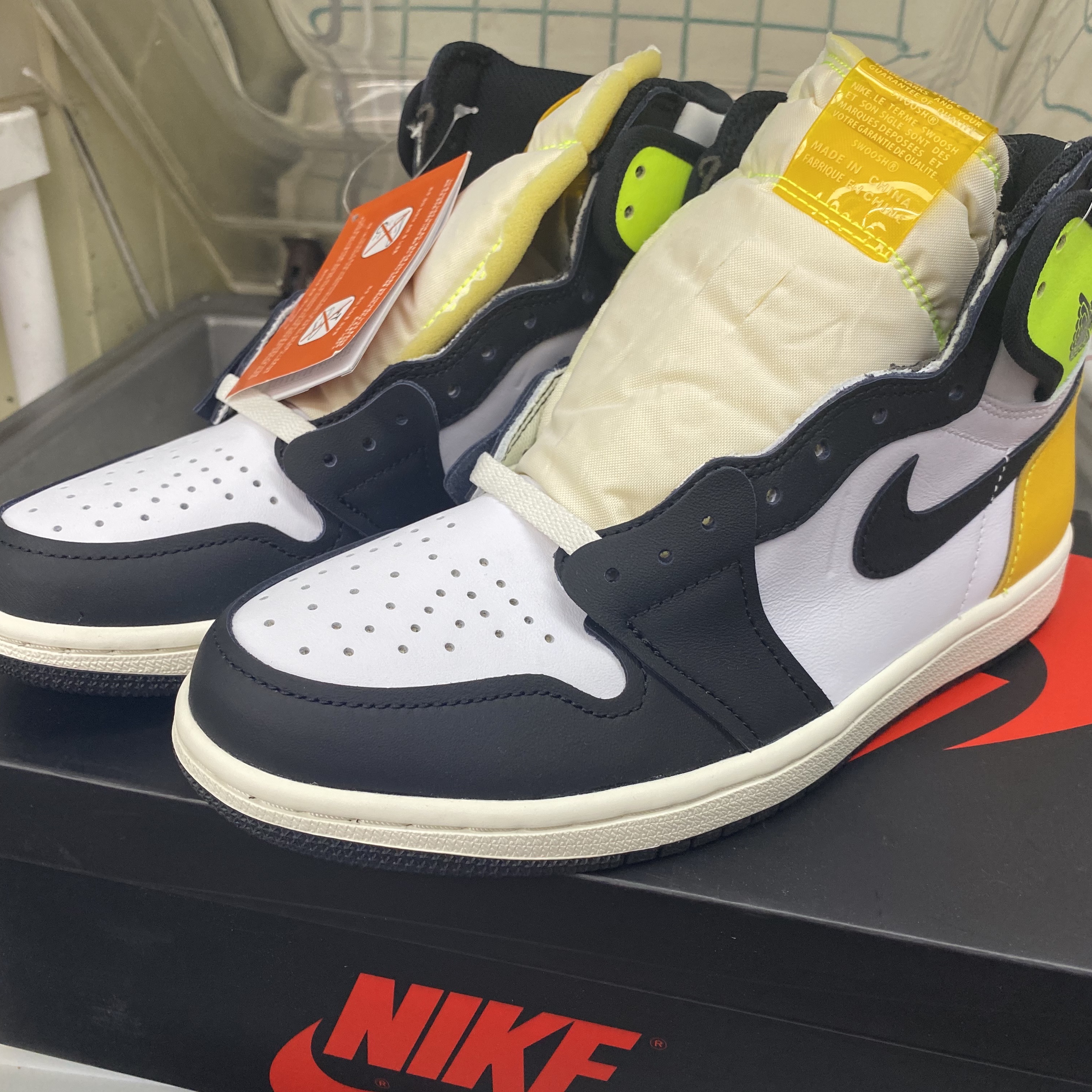 Jordan 1 Retro High OG Volt Gold 착용 스타일