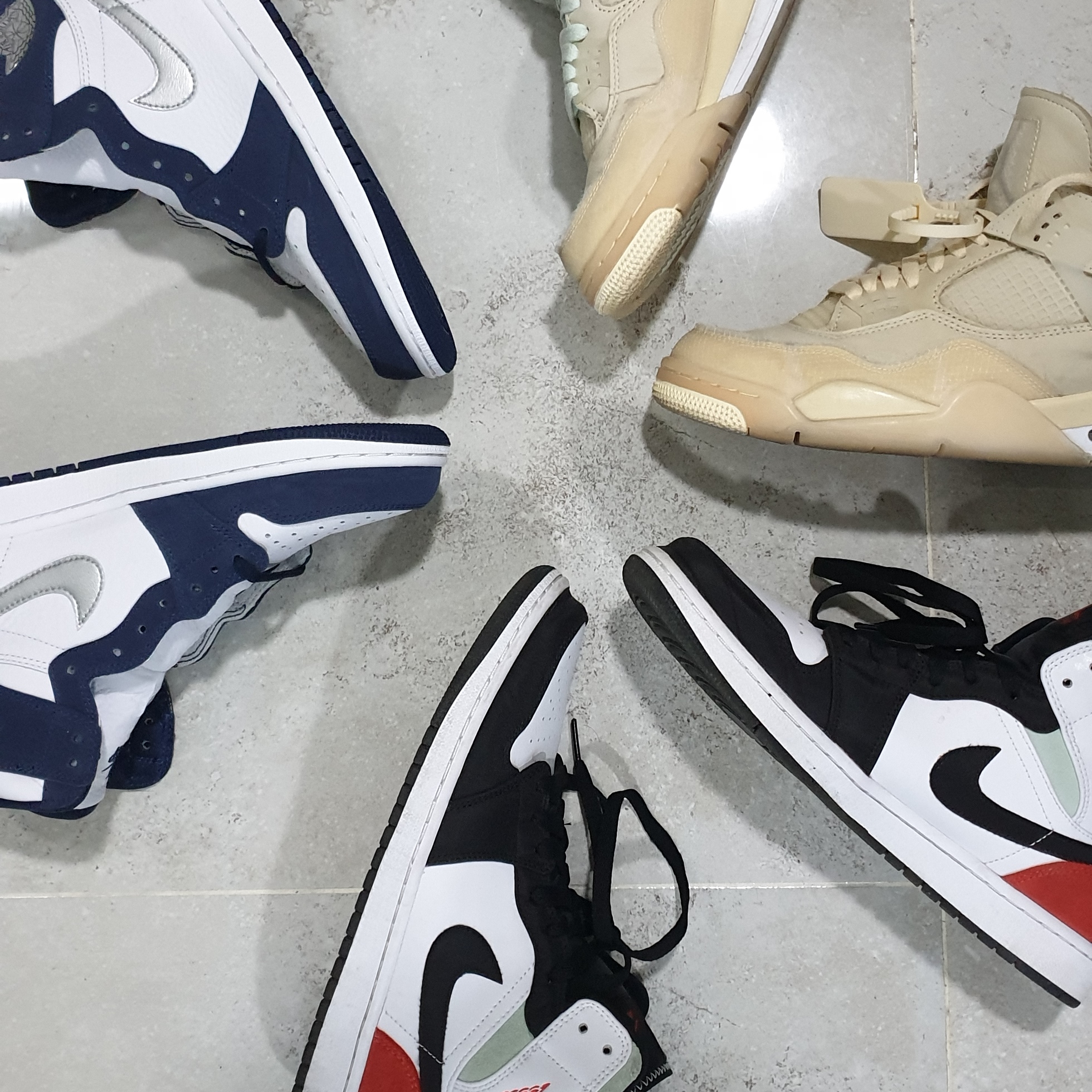 Jordan 1 Retro High OG CO.JP Midnight Navy, Jordan 1 Mid SE Track Red 착용 스타일