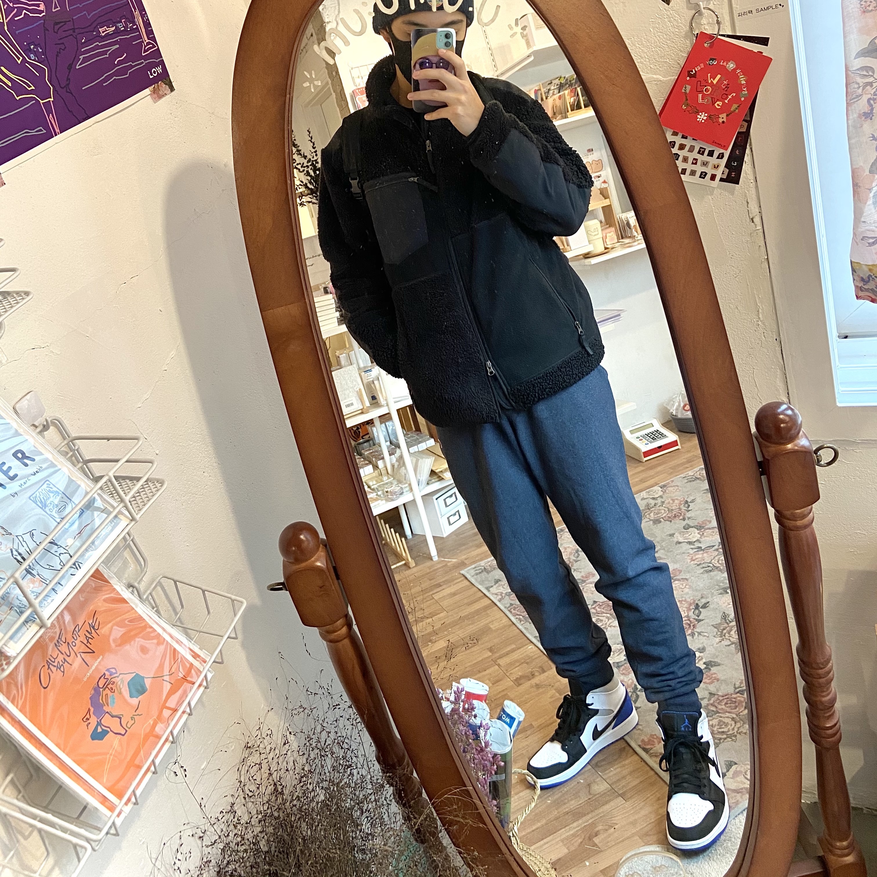 Jordan 1 Mid SE Hyper Royal 착용 스타일
