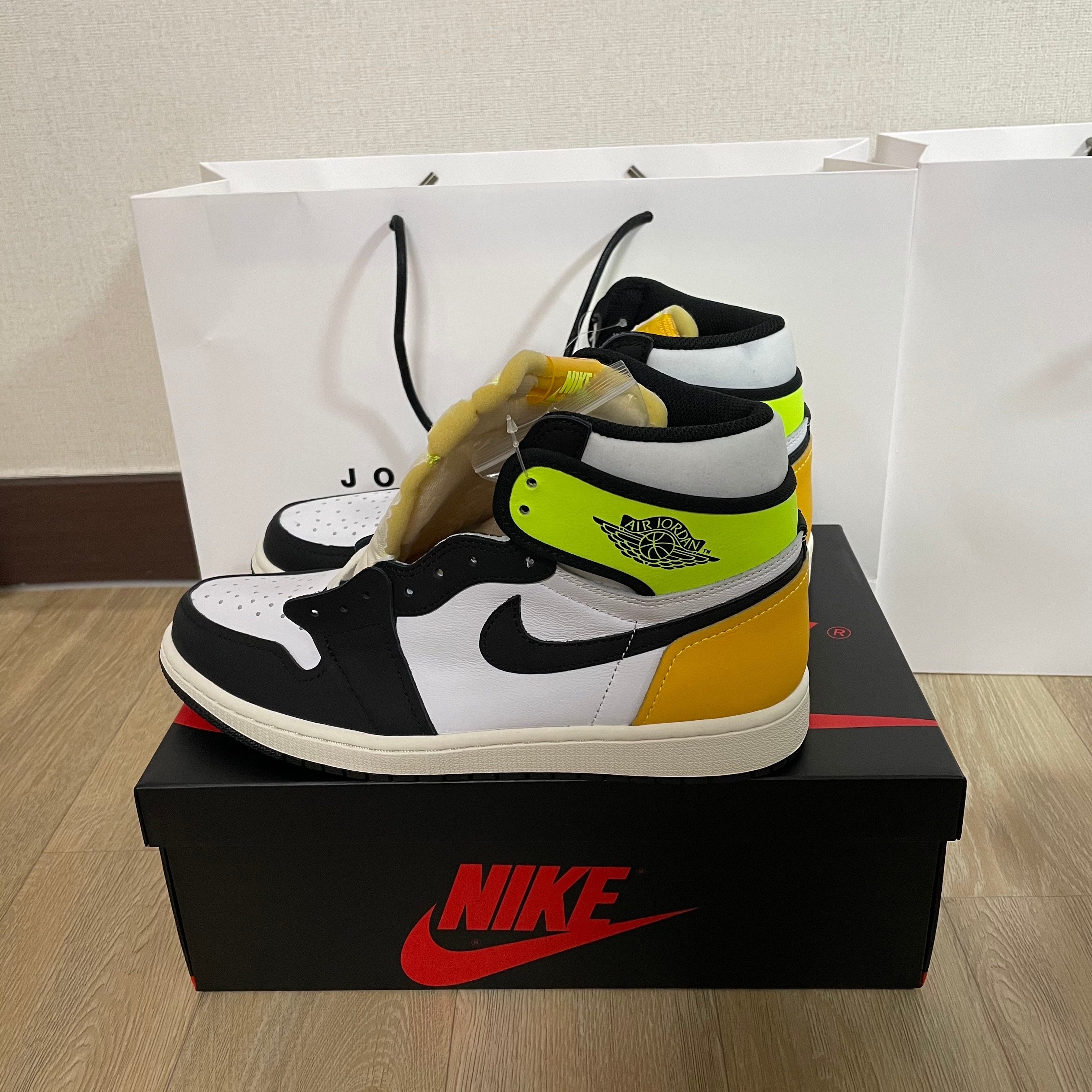 Jordan 1 Retro High OG Volt Gold 착용 스타일
