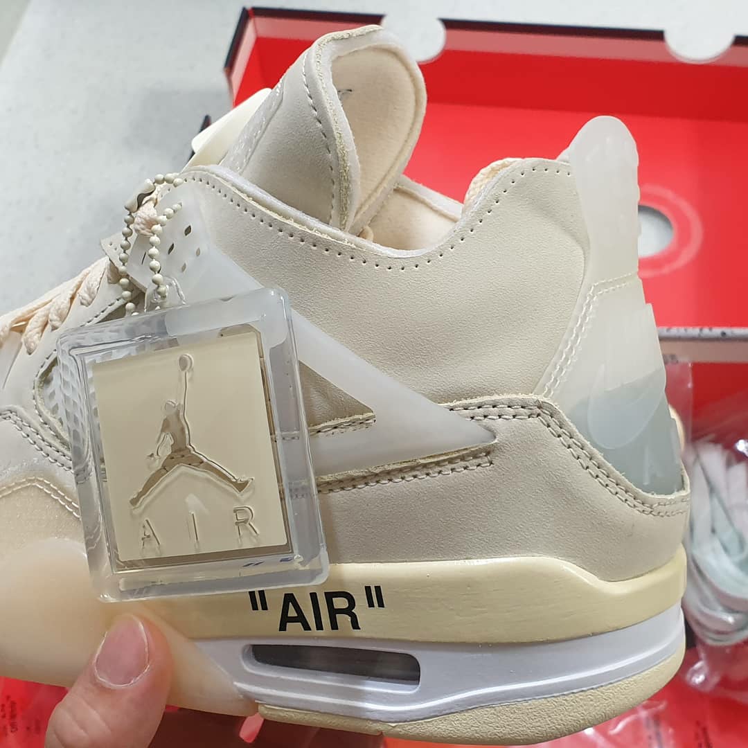 (W) Jordan 4 x Off-White Retro SP Sail 착용 스타일 - 1