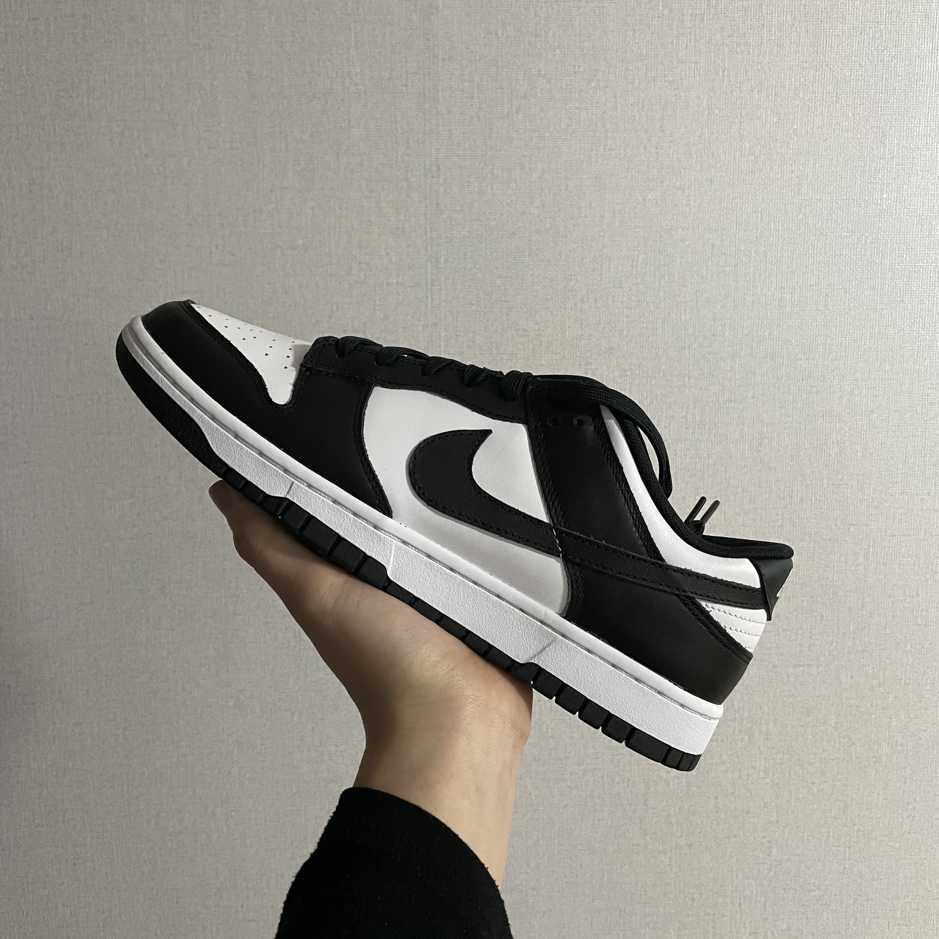 Nike Dunk Low Retro Black 착용 스타일 - 1