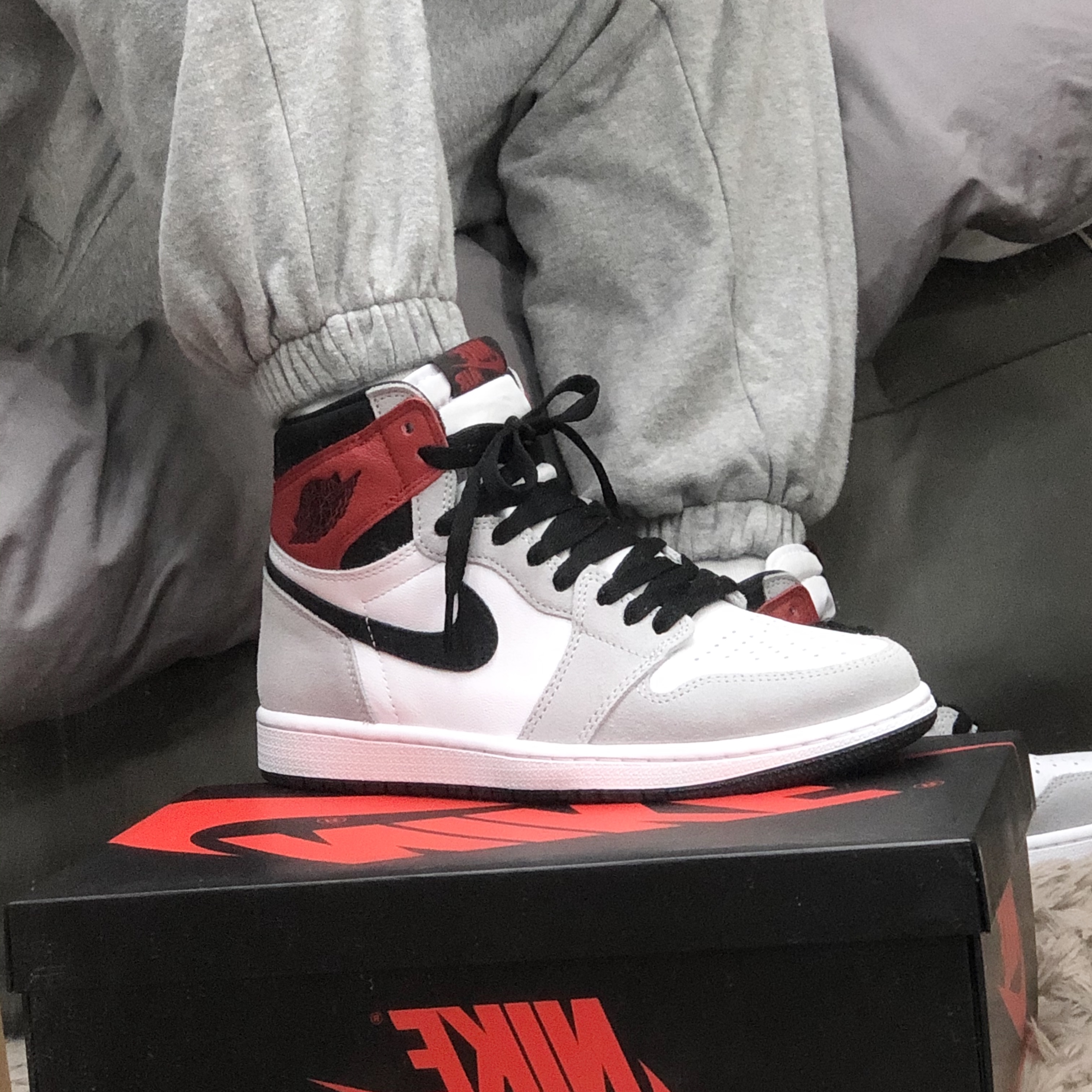 Jordan 1 Retro High OG Light Smoke Grey 착용 스타일