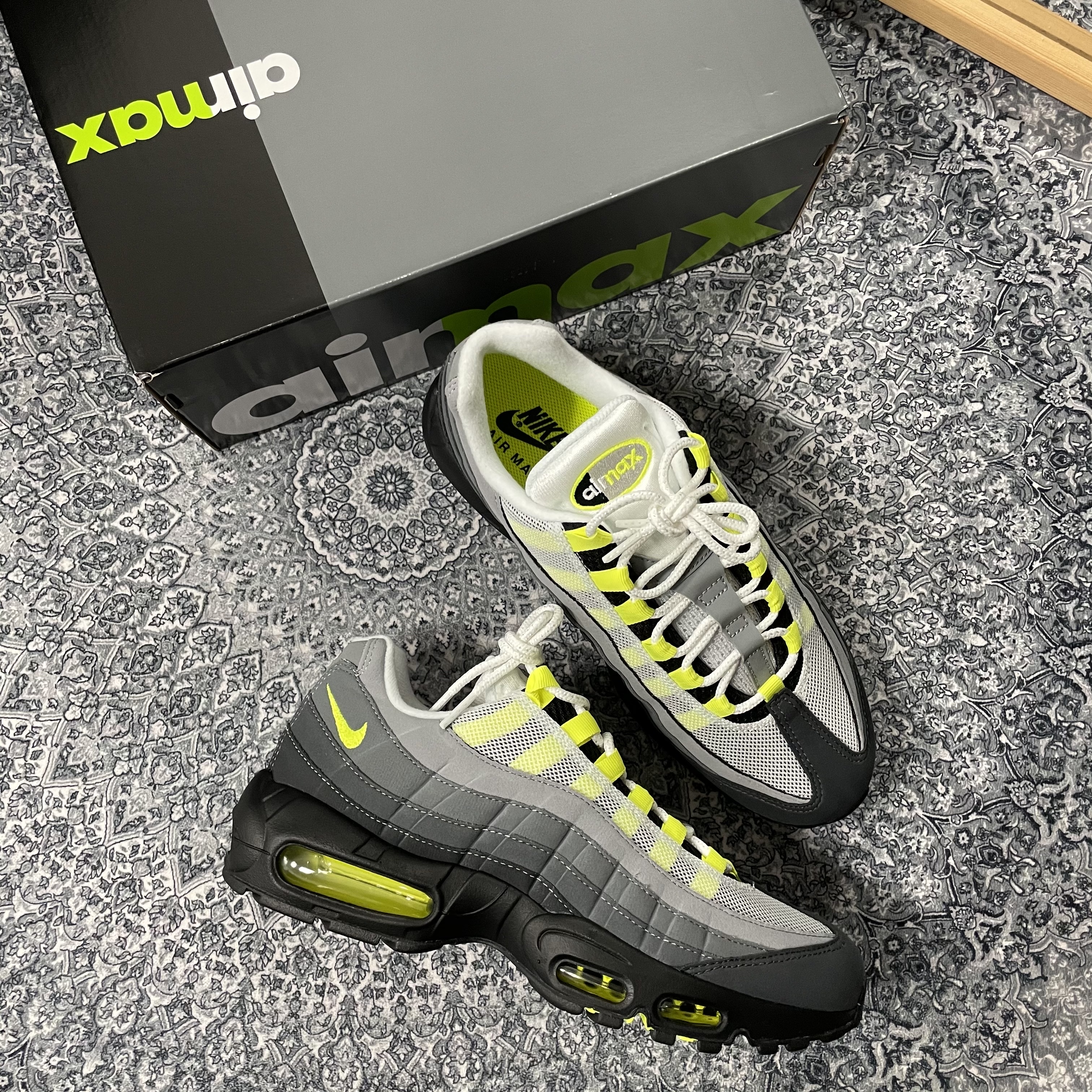 Nike Air Max 95 OG Neon Yellow 2020 착용 스타일