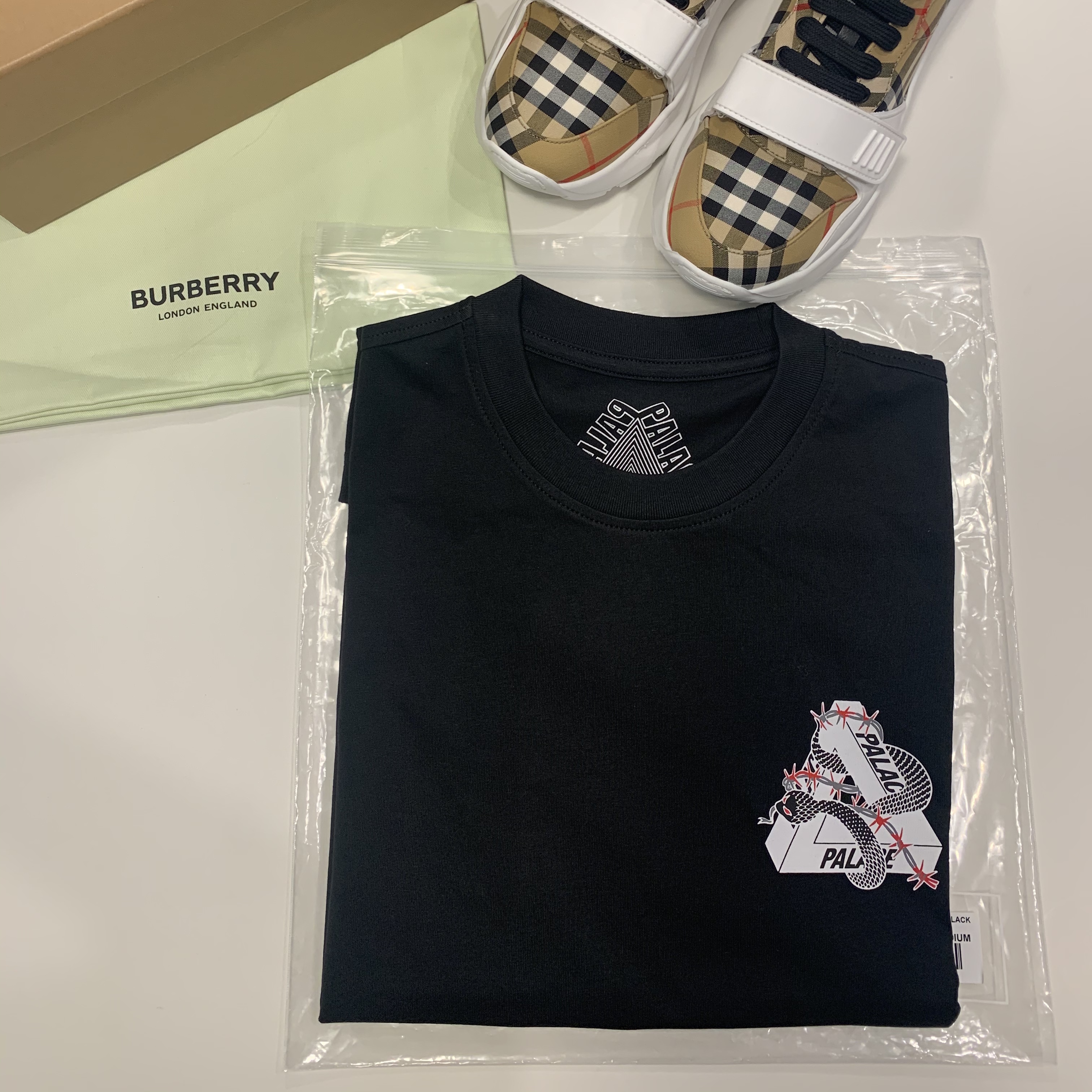 Palace Hesh Mit Fresh T-Shirt Black - 20SS 착용 스타일 - 2
