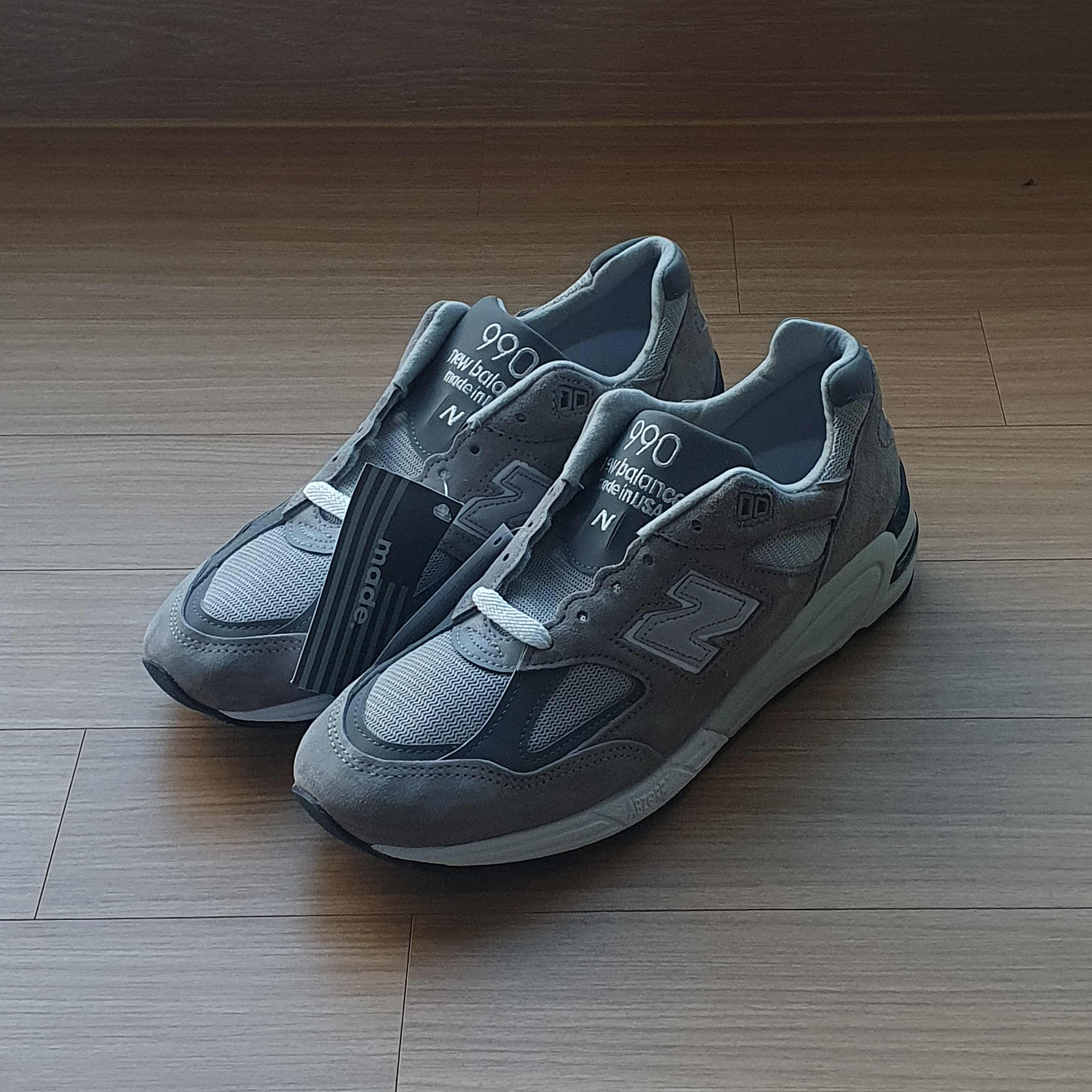 New Balance 990v2 Made in USA Grey 착용 스타일