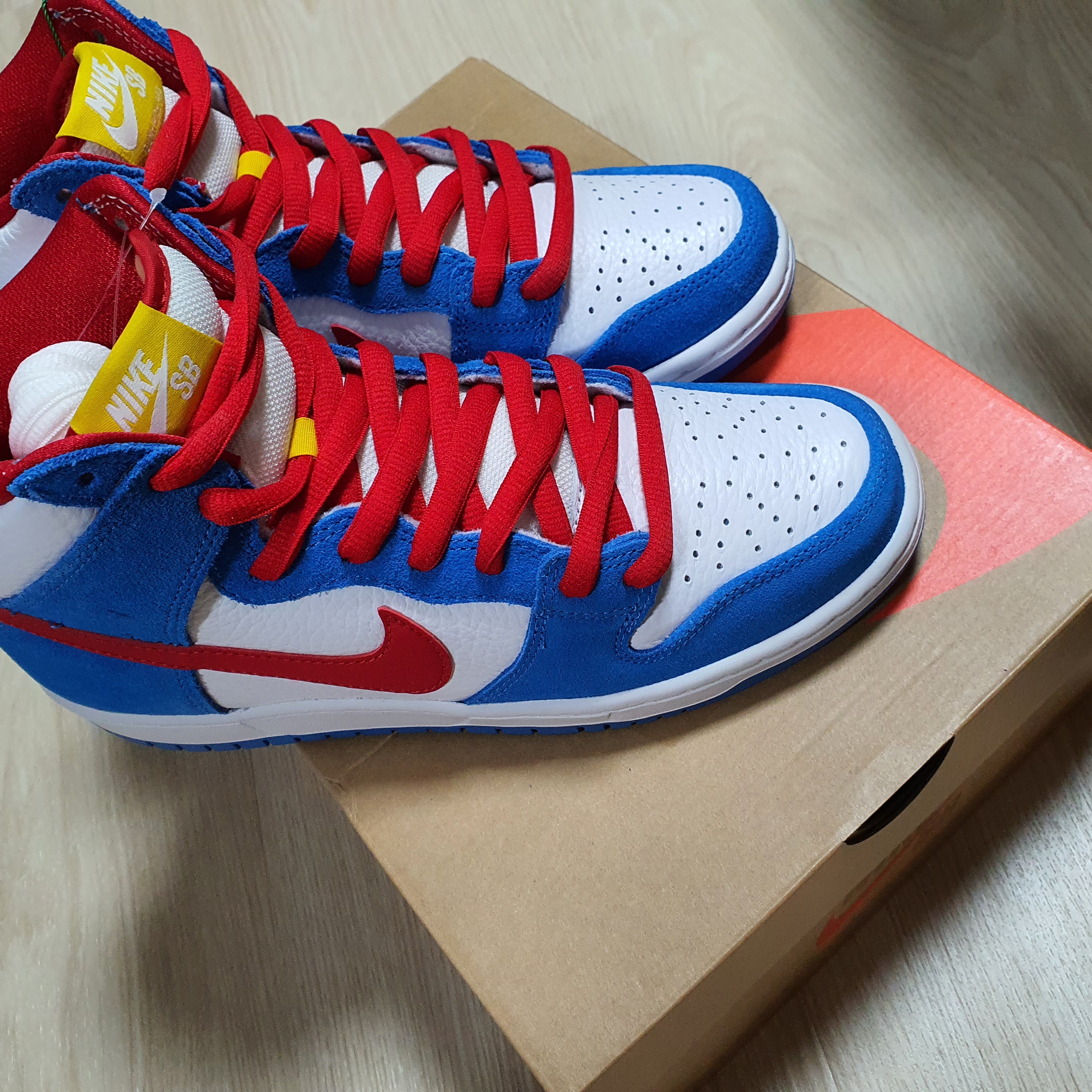 Nike SB Dunk High Pro Doraemon 착용 스타일 - 2