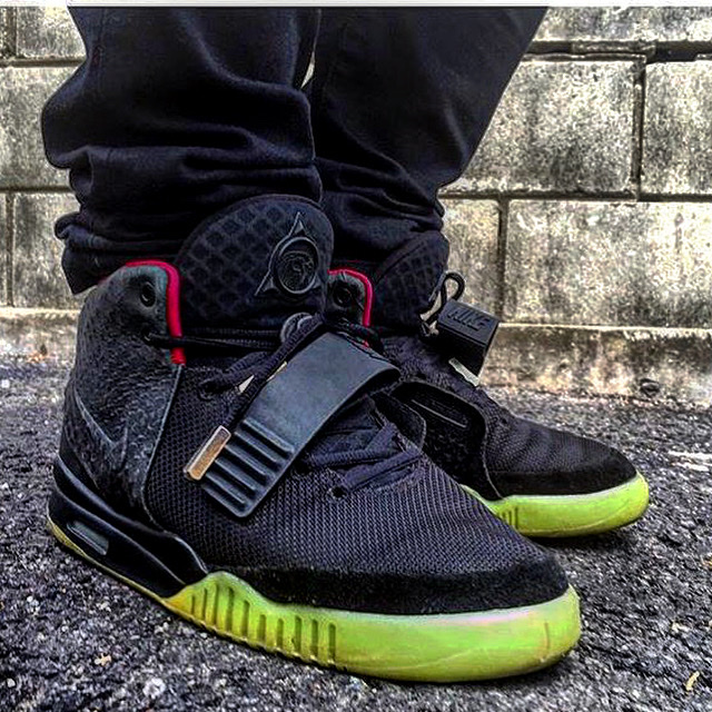 Nike Air Yeezy 2 Solar Red 착용 스타일