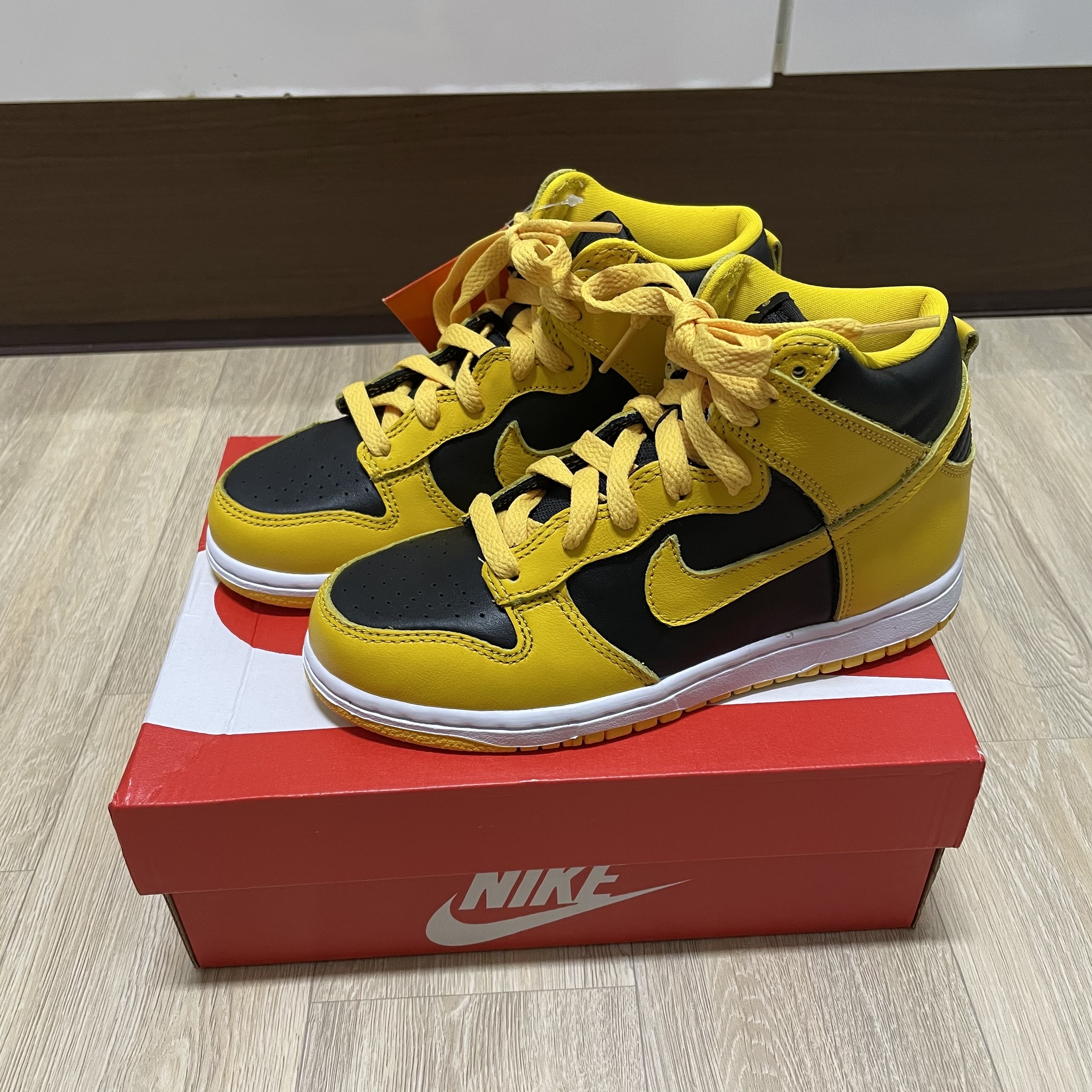 Nike Dunk High SP Varsity Maize 착용 스타일