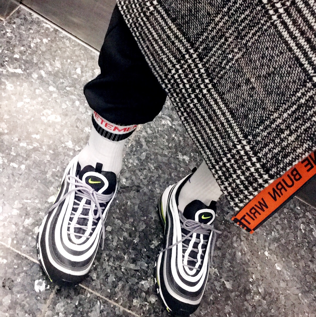 Nike Air Max 97 OG Black Volt Asia 착용 스타일 - 1