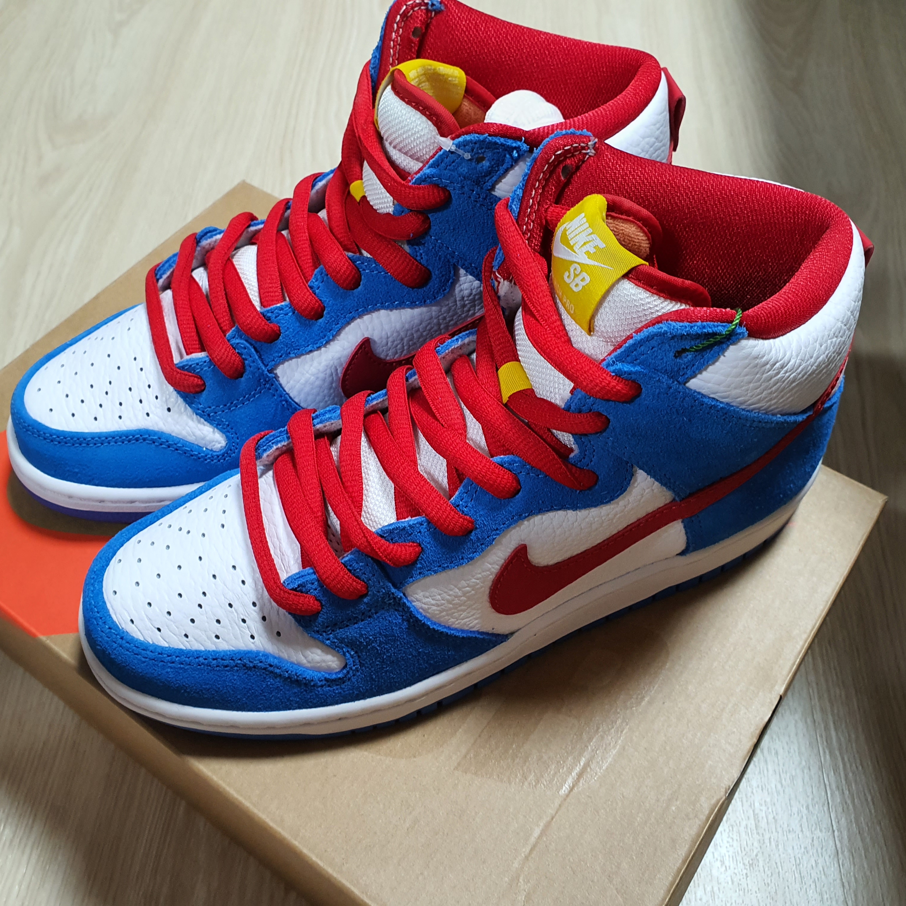 Nike SB Dunk High Pro Doraemon 착용 스타일 - 1
