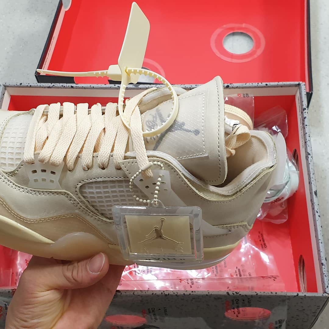 (W) Jordan 4 x Off-White Retro SP Sail 착용 스타일 - 2
