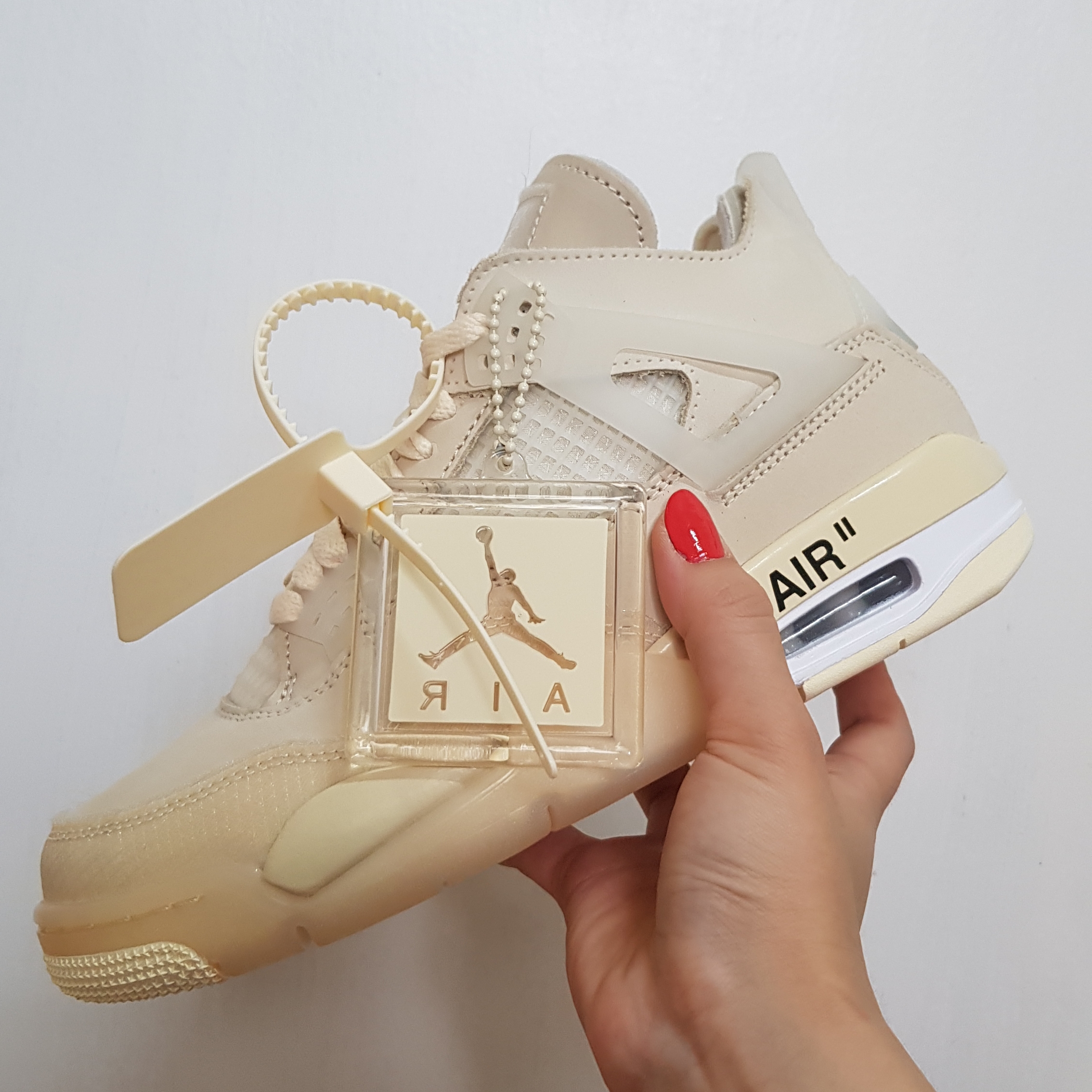 (W) Jordan 4 x Off-White Retro SP Sail 착용 스타일