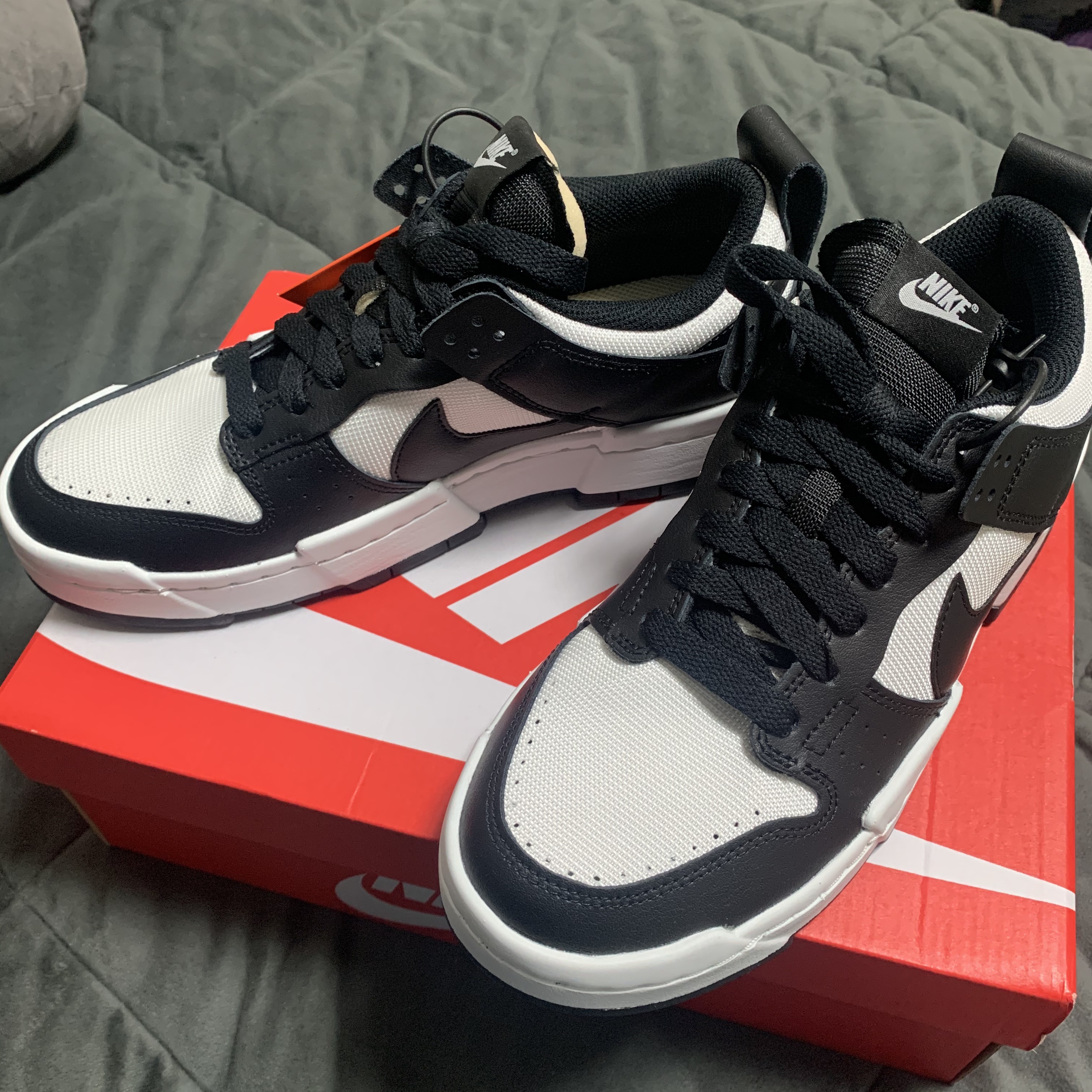 (W) Nike Dunk Low Disrupt Black White 착용 스타일 - 3