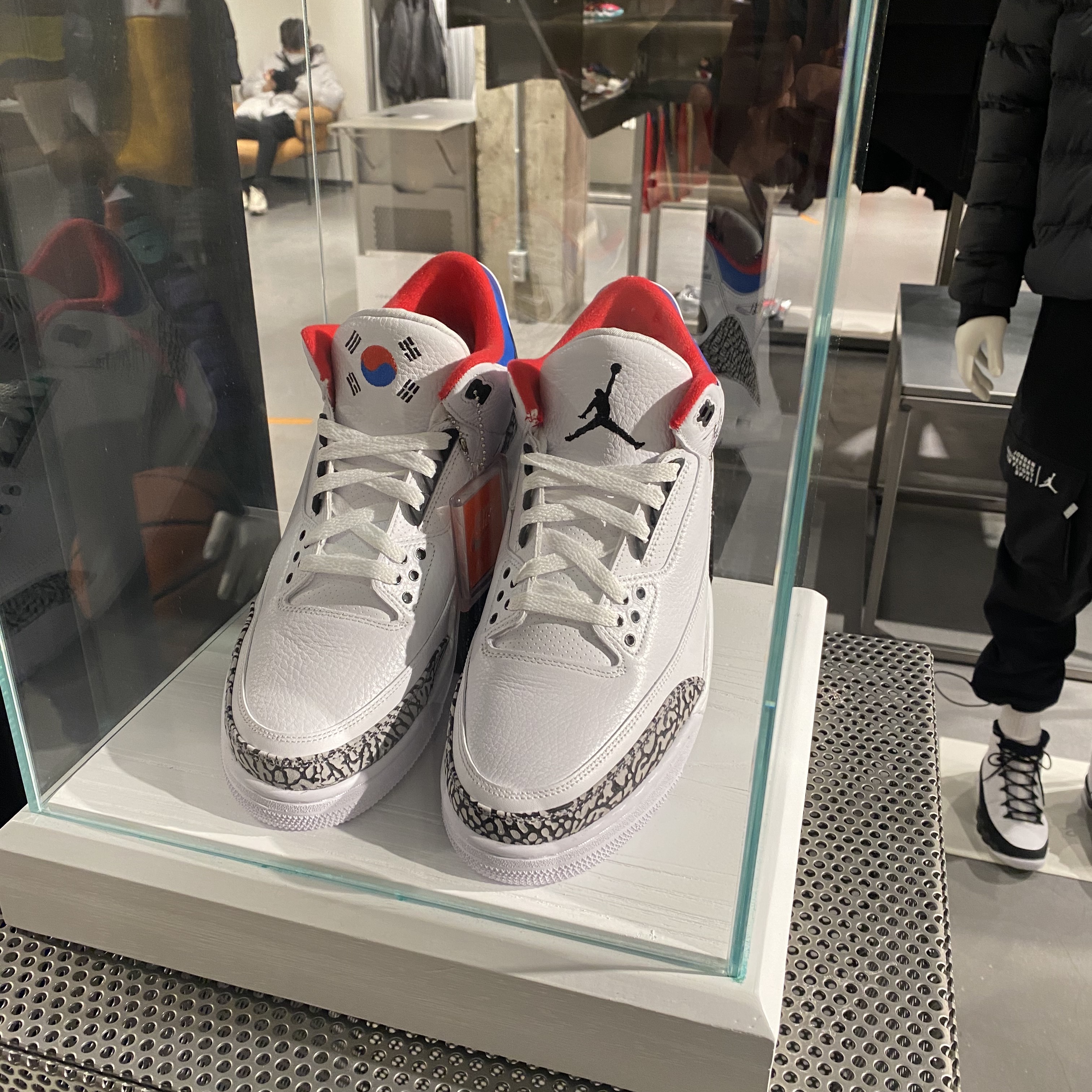 Jordan 11 Retro Jubilee, Jordan 1 Retro Mid White 2017 착용 스타일 - 4