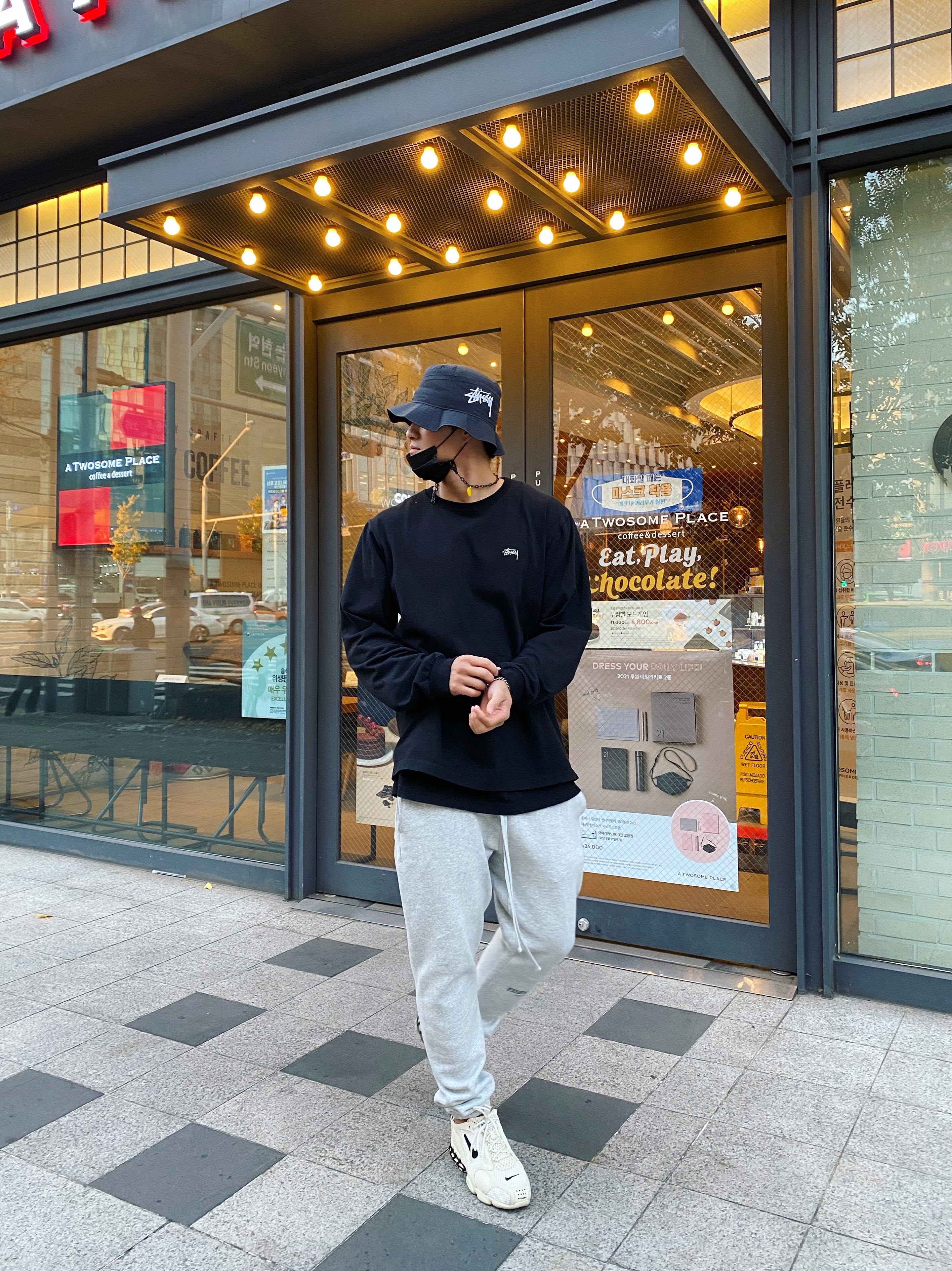 Nike x Stussy Air Zoom Spiridon Cage 2 Fossil 착용 스타일