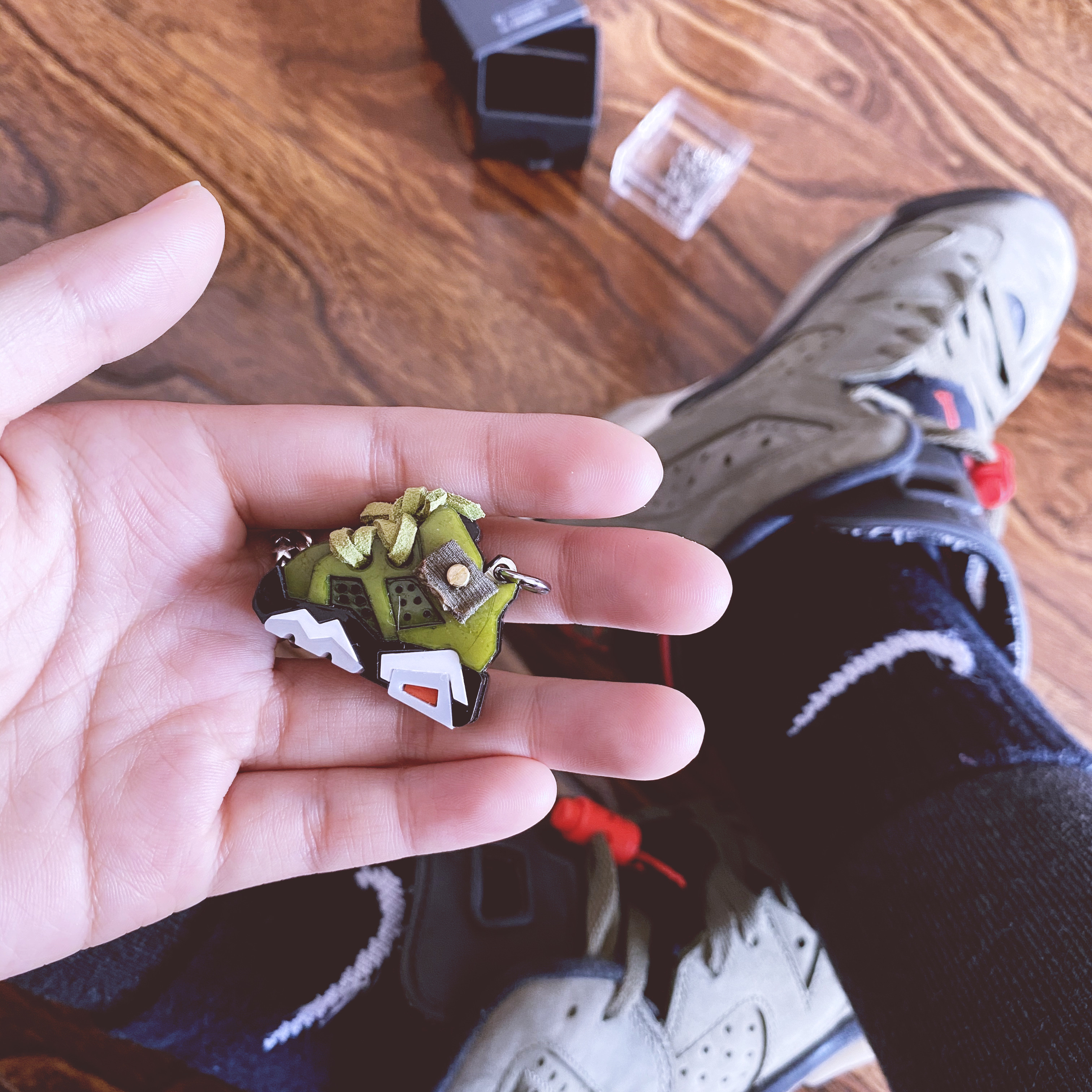 Jordan 6 x Travis Scott Retro Olive 착용 스타일
