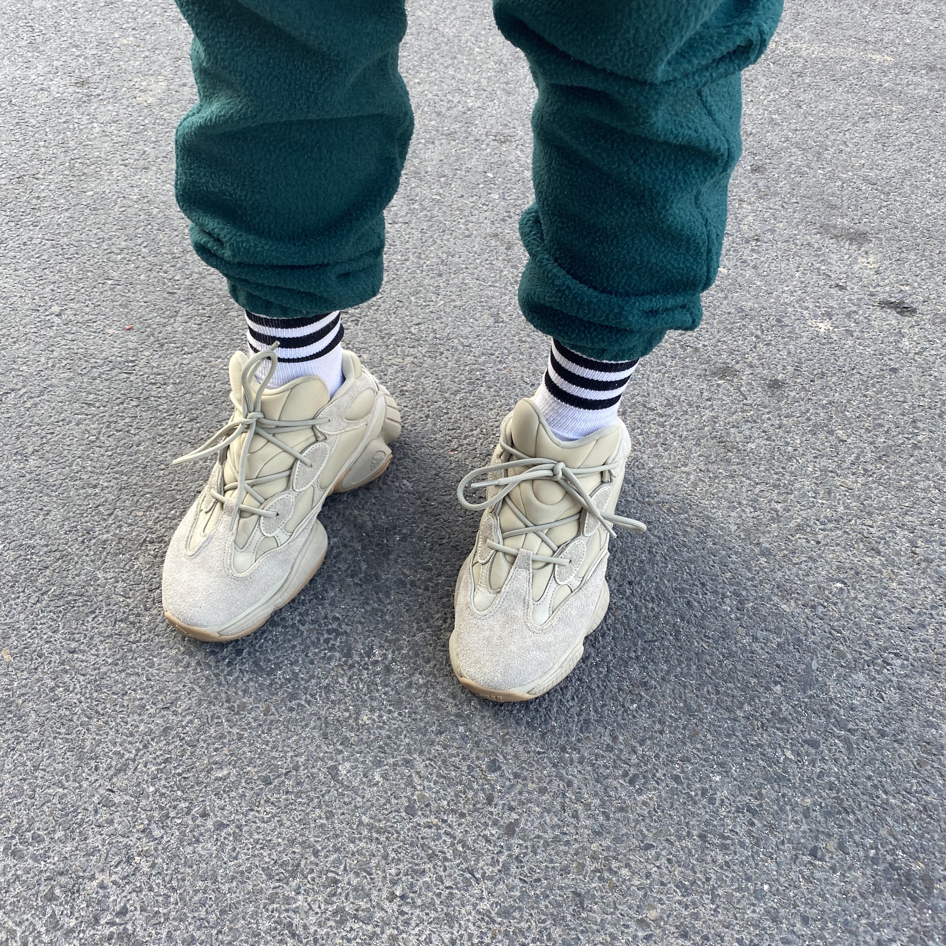Adidas Yeezy 500 Stone 착용 스타일