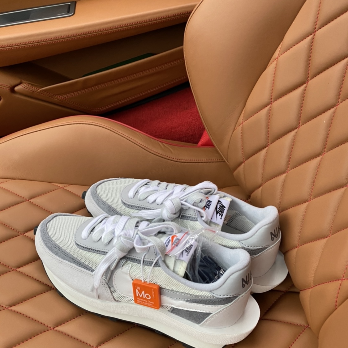 Nike x Sacai LDWaffle Summit White 착용 스타일 - 1