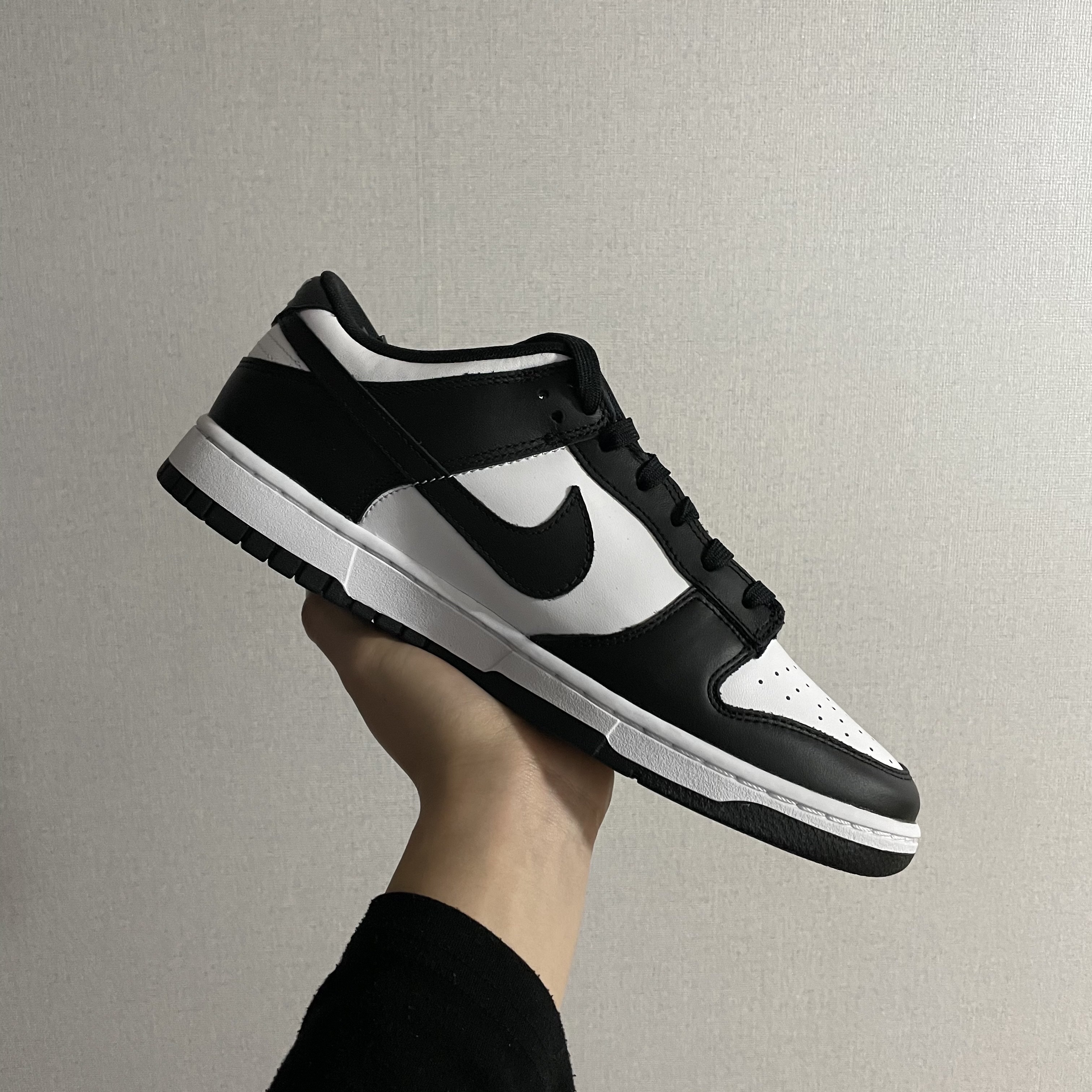 Nike Dunk Low Retro Black 착용 스타일 - 2